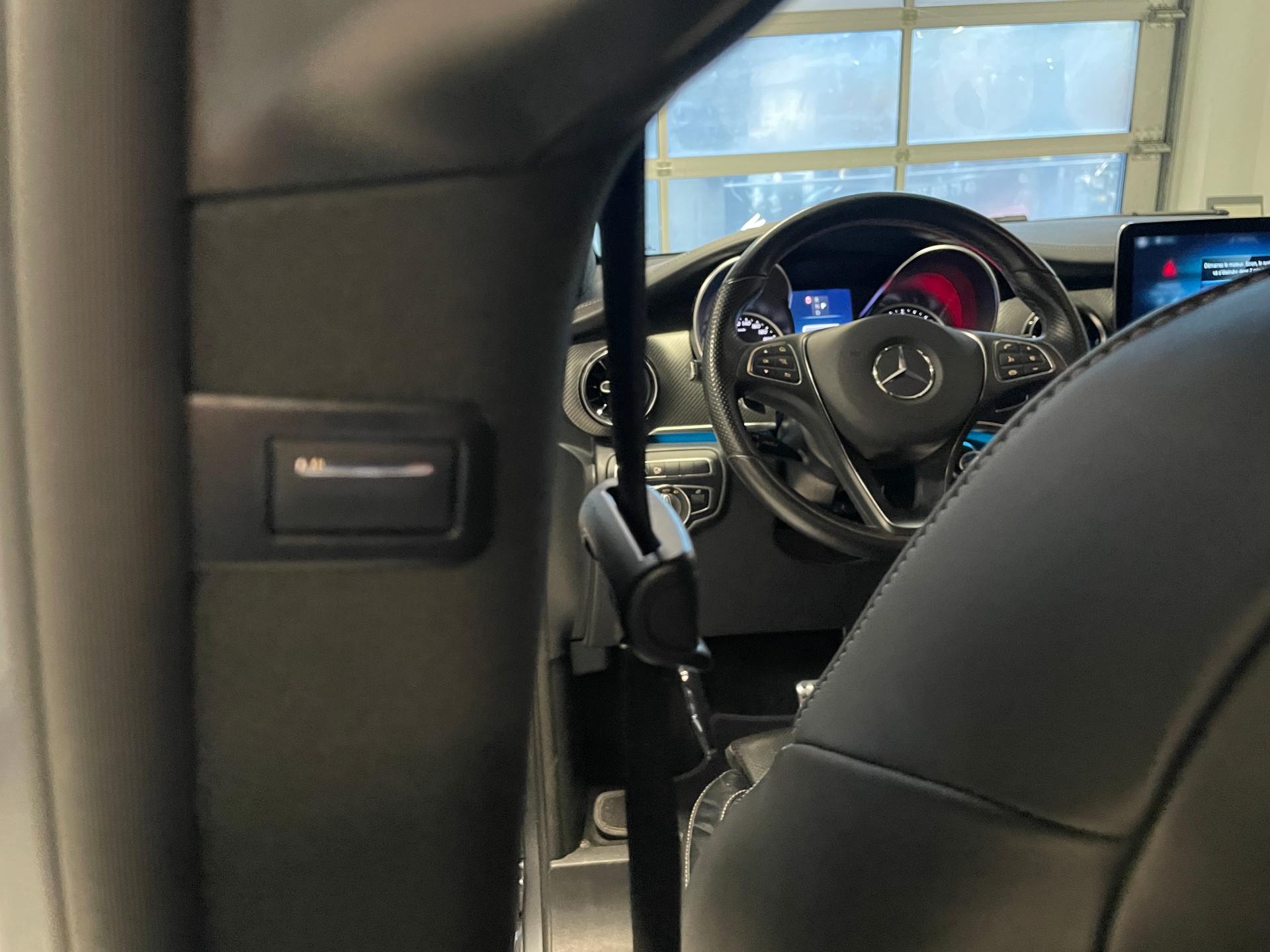 MERCEDES-BENZ V 300 d lang Swiss Edition 4Matic 9G-Tronic-image-12