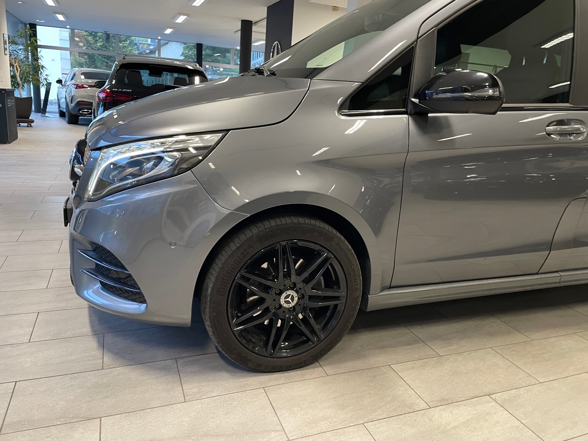 MERCEDES-BENZ V 300 d lang Swiss Edition 4Matic 9G-Tronic-image-3