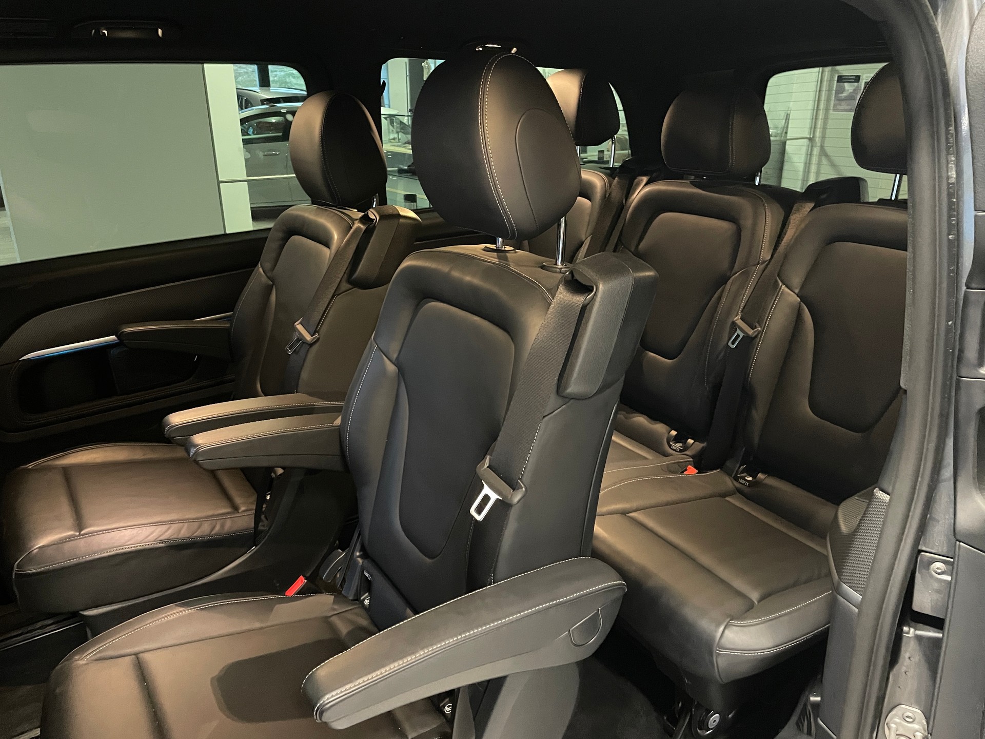MERCEDES-BENZ V 300 d lang Swiss Edition 4Matic 9G-Tronic-image-11