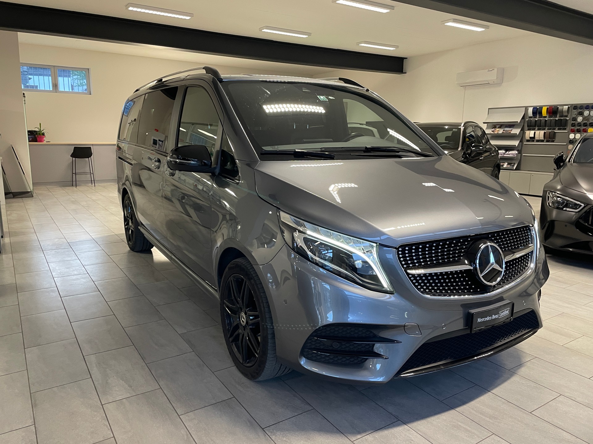 MERCEDES-BENZ V 300 d lang Swiss Edition 4Matic 9G-Tronic-image-2