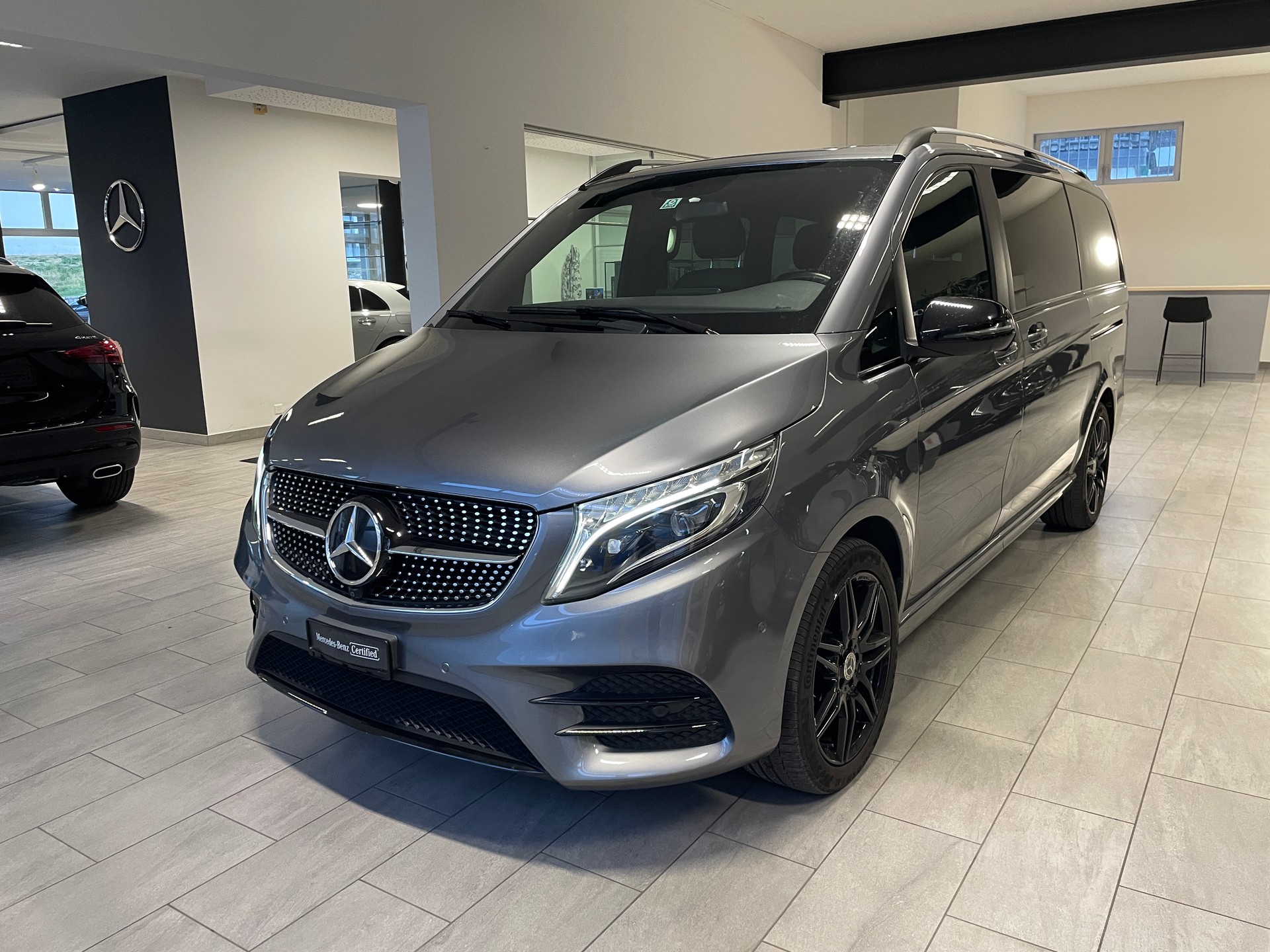 MERCEDES-BENZ V 300 d lang Swiss Edition 4Matic 9G-Tronic-image-1