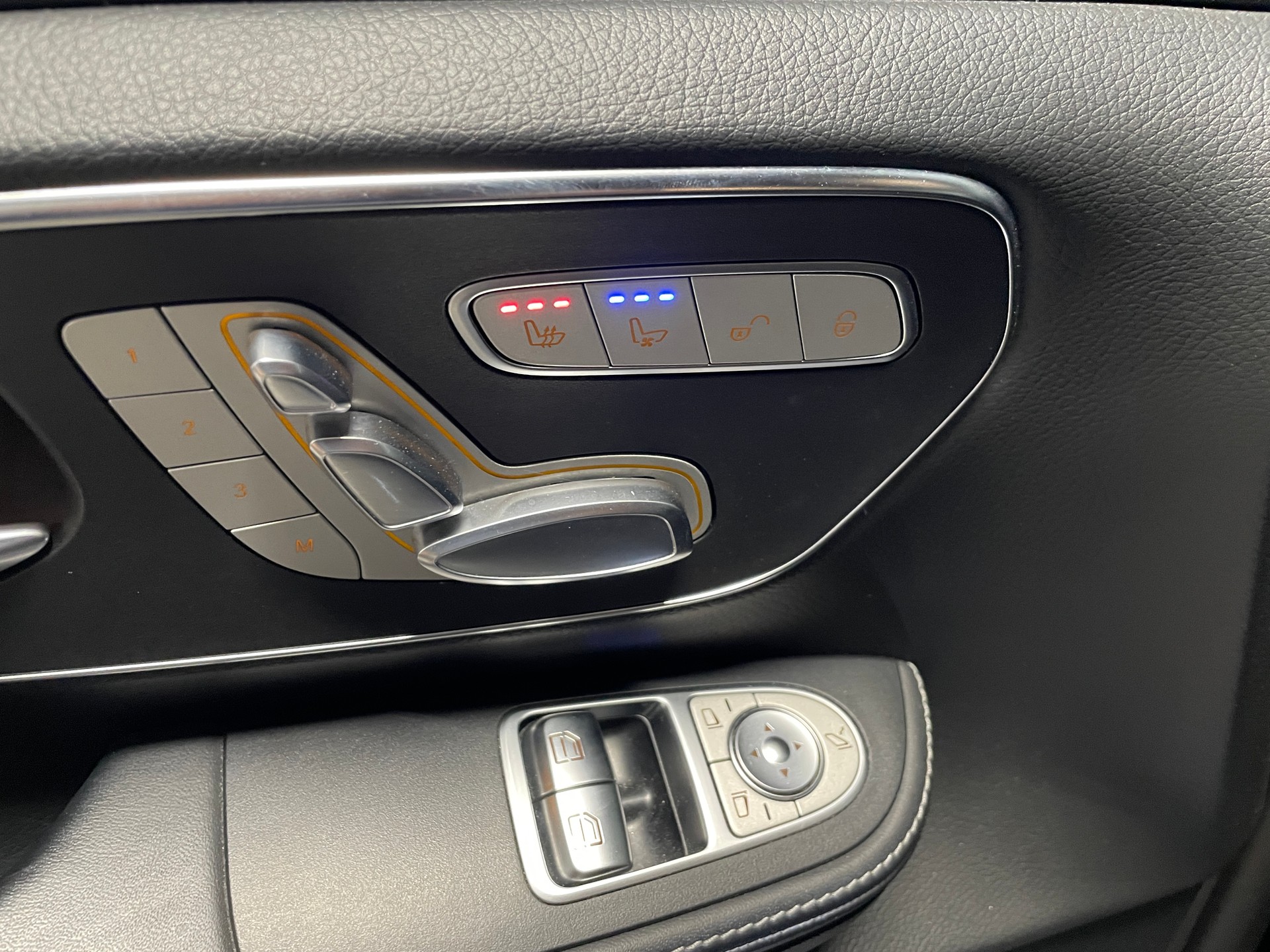 MERCEDES-BENZ V 300 d lang Swiss Edition 4Matic 9G-Tronic-image-15