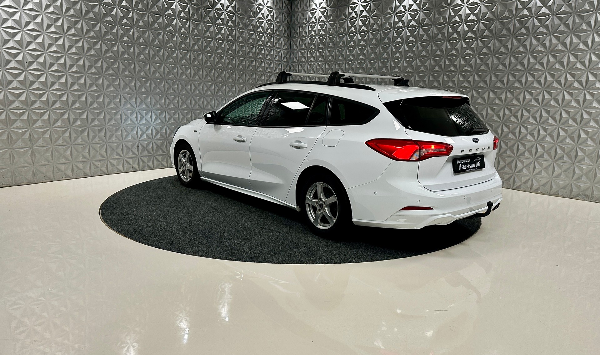 FORD Focus 1.0 SCTi ST Line Automatic-image-6