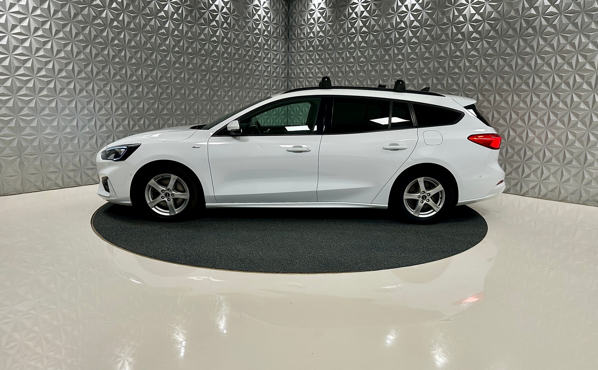 FORD Focus 1.0 SCTi ST Line Automatic-image-7