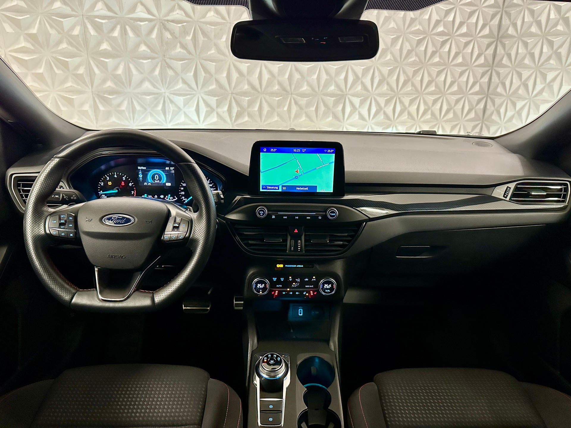 FORD Focus 1.0 SCTi ST Line Automatic-image-14