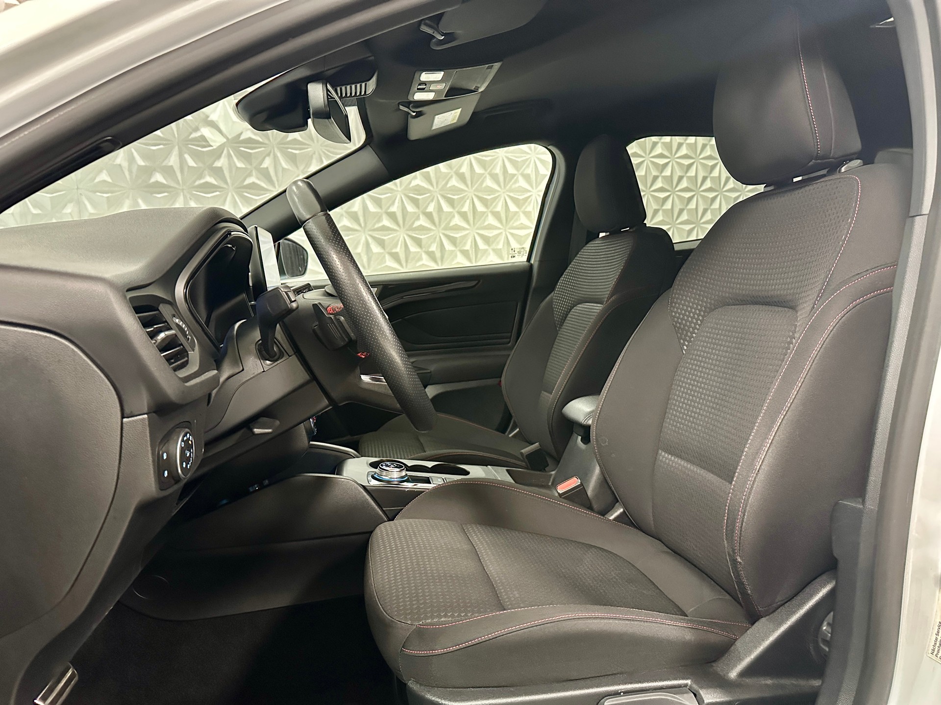 FORD Focus 1.0 SCTi ST Line Automatic-image-10