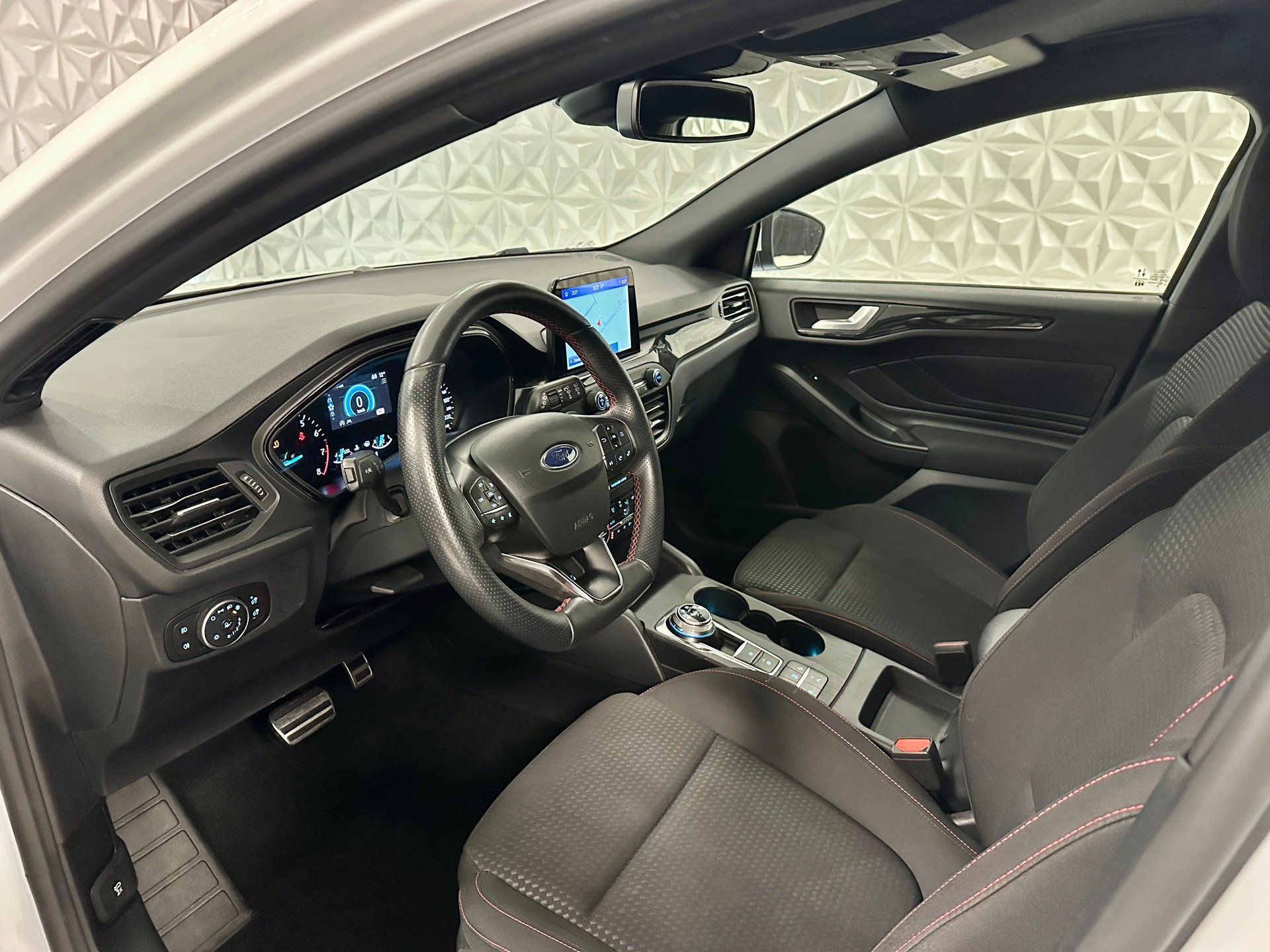 FORD Focus 1.0 SCTi ST Line Automatic-image-9