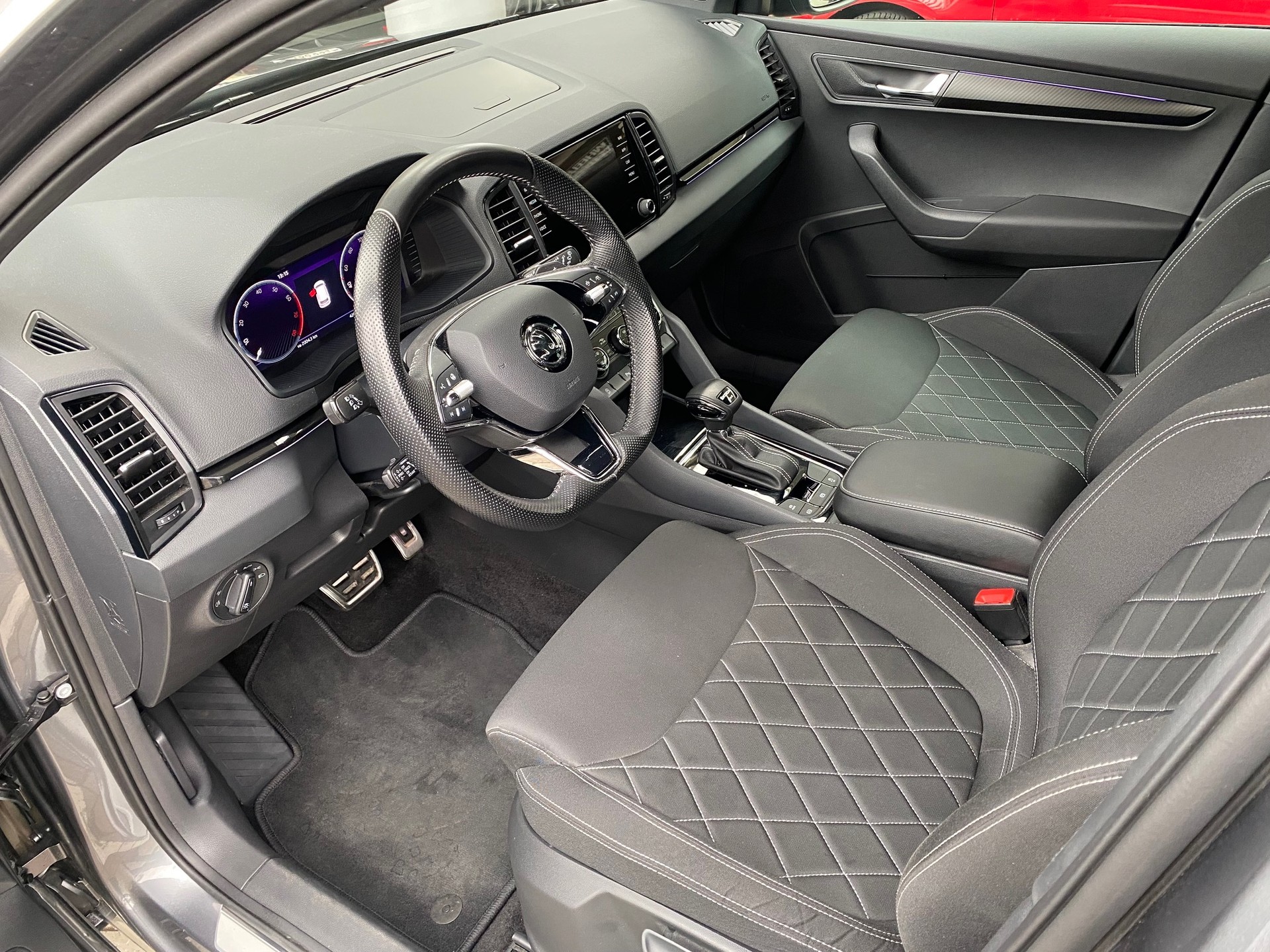 SKODA Karoq 2.0 TSI SportLine 4x4 DSG-image-4