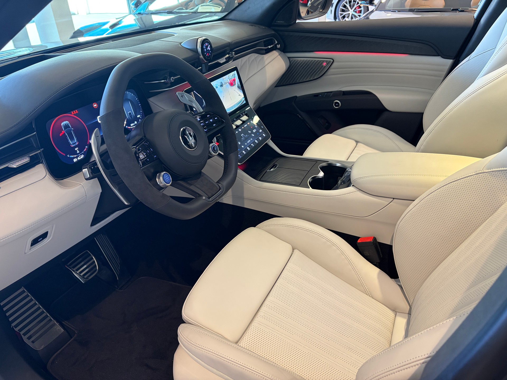 MASERATI Grecale MHEV Modena V6-image-5