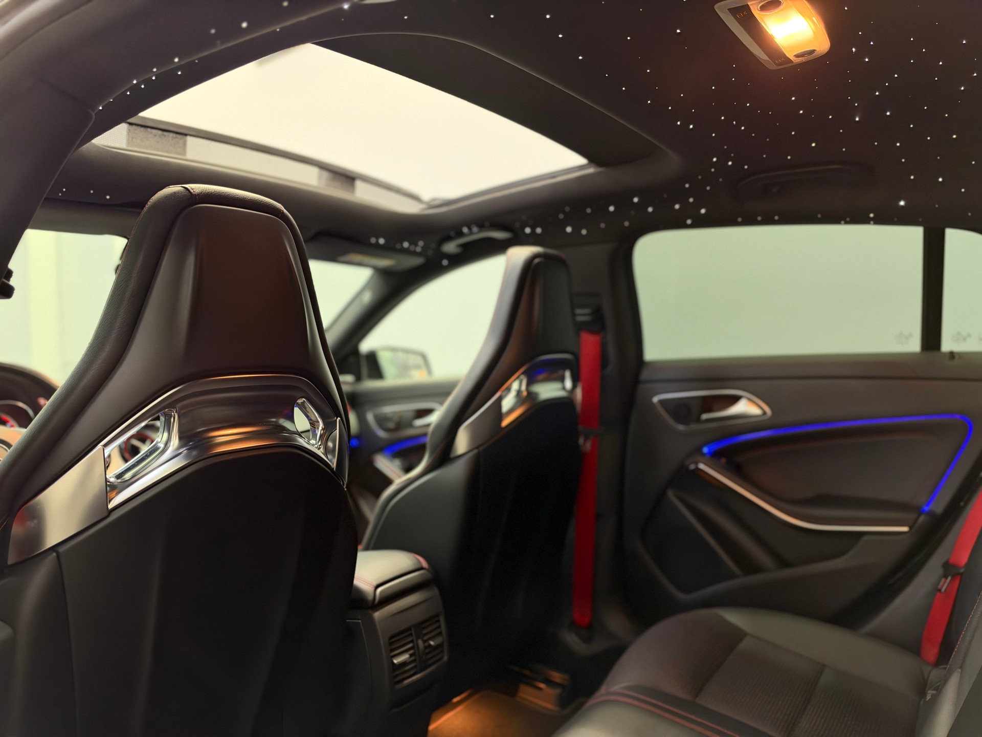 MERCEDES-BENZ CLA Shooting Brake 45 AMG 4Matic Speedshift-image-14