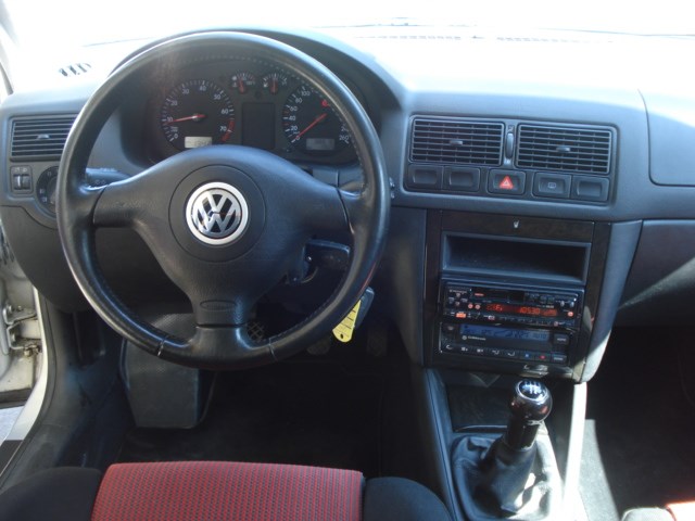 VW Golf 1.8 T GTI-image-5