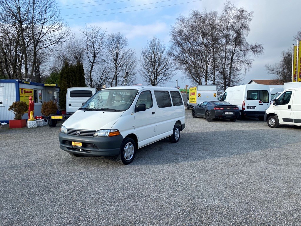 TOYOTA HI-ACE D-4D 9 Plätze-image-2