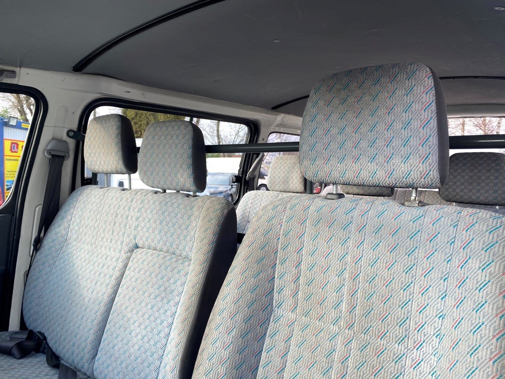 TOYOTA HI-ACE D-4D 9 Plätze-image-10
