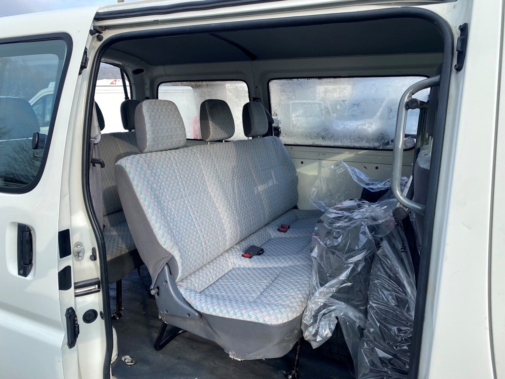 TOYOTA HI-ACE D-4D 9 Plätze-image-11