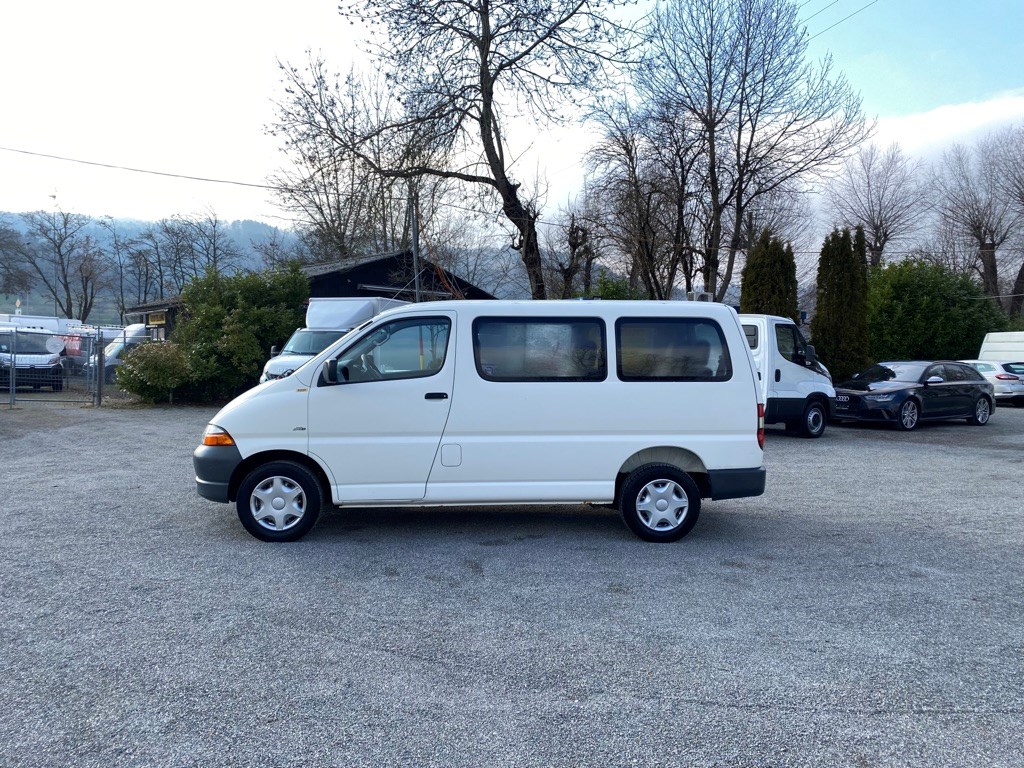 TOYOTA HI-ACE D-4D 9 Plätze-image-3