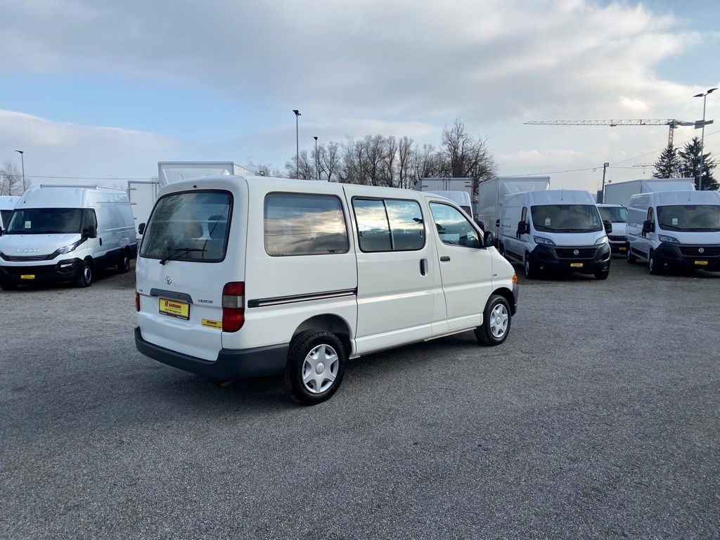 TOYOTA HI-ACE D-4D 9 Plätze-image-6