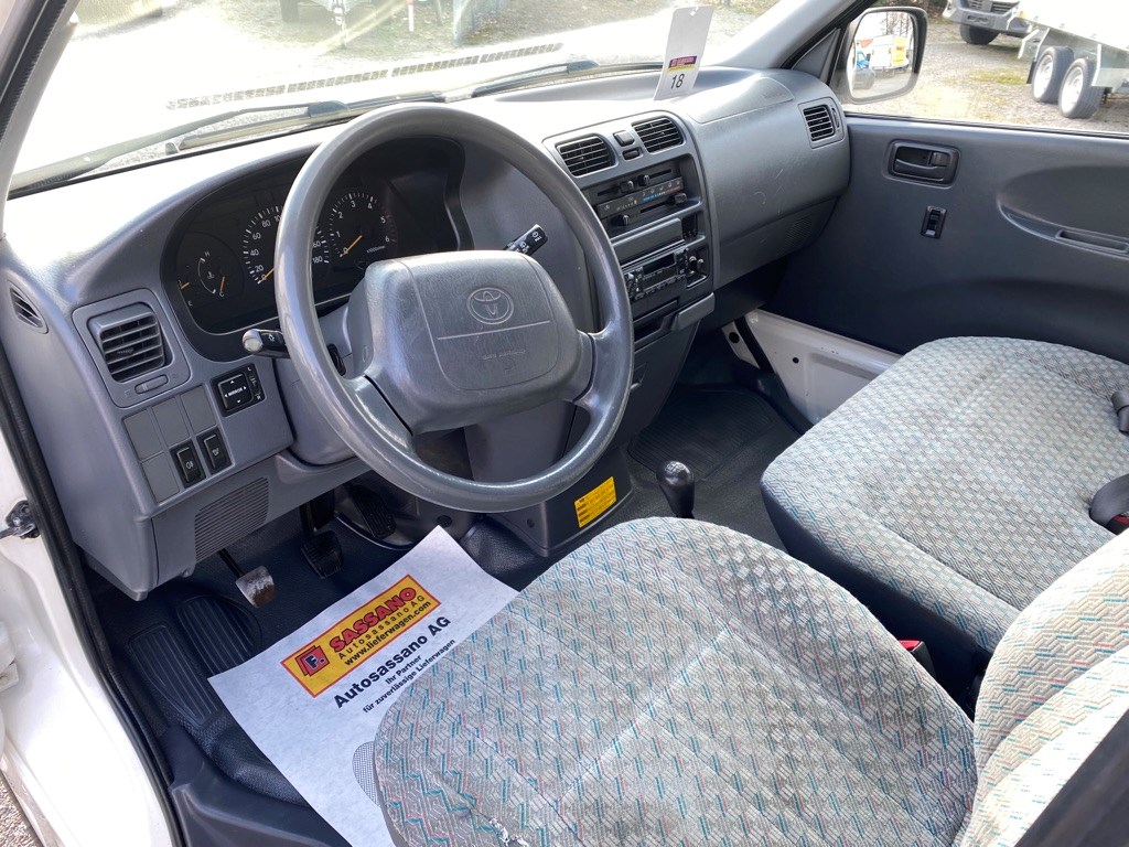 TOYOTA HI-ACE D-4D 9 Plätze-image-8