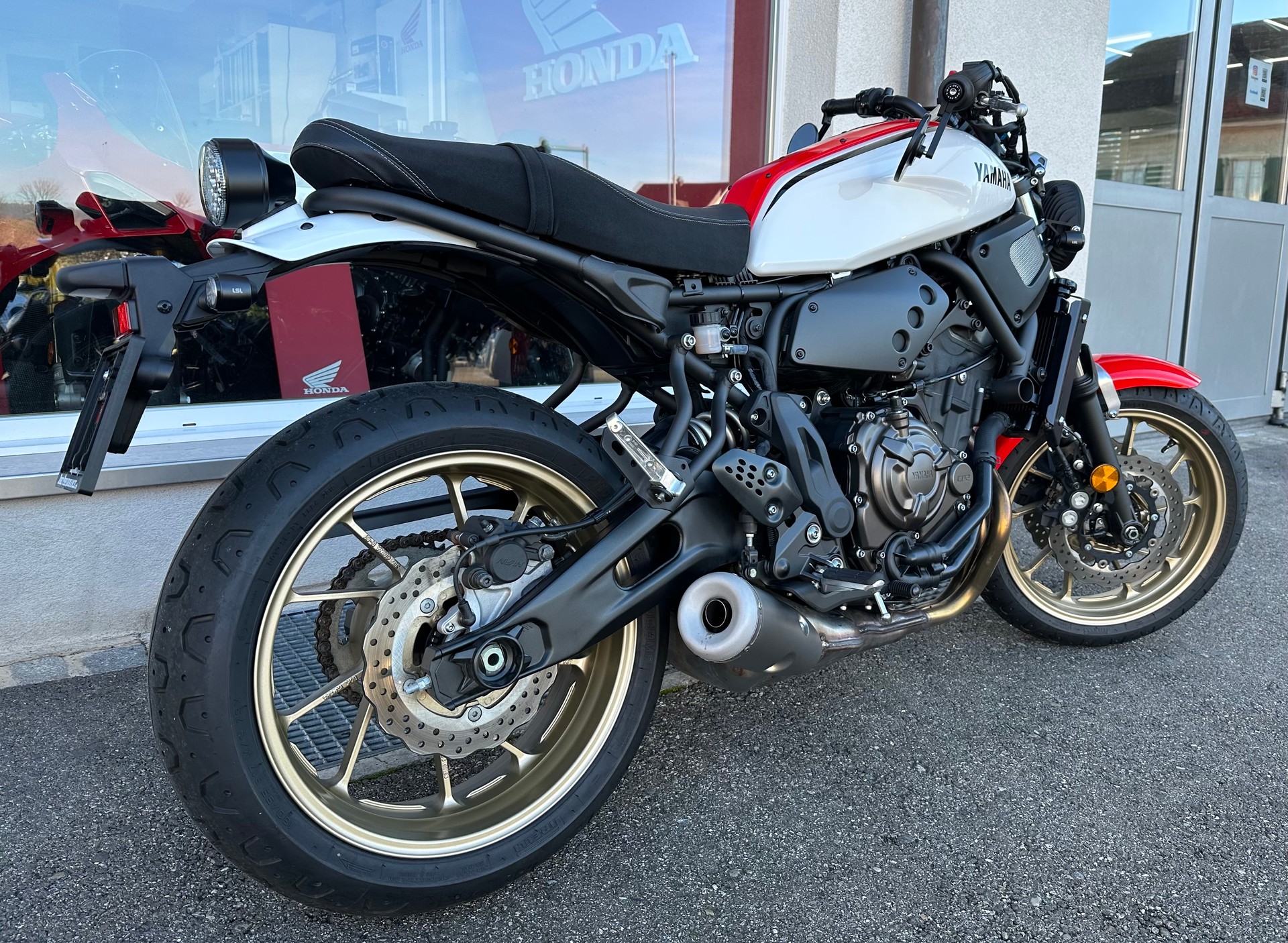 YAMAHA XSR 700 (35kW)-showroom-element-2