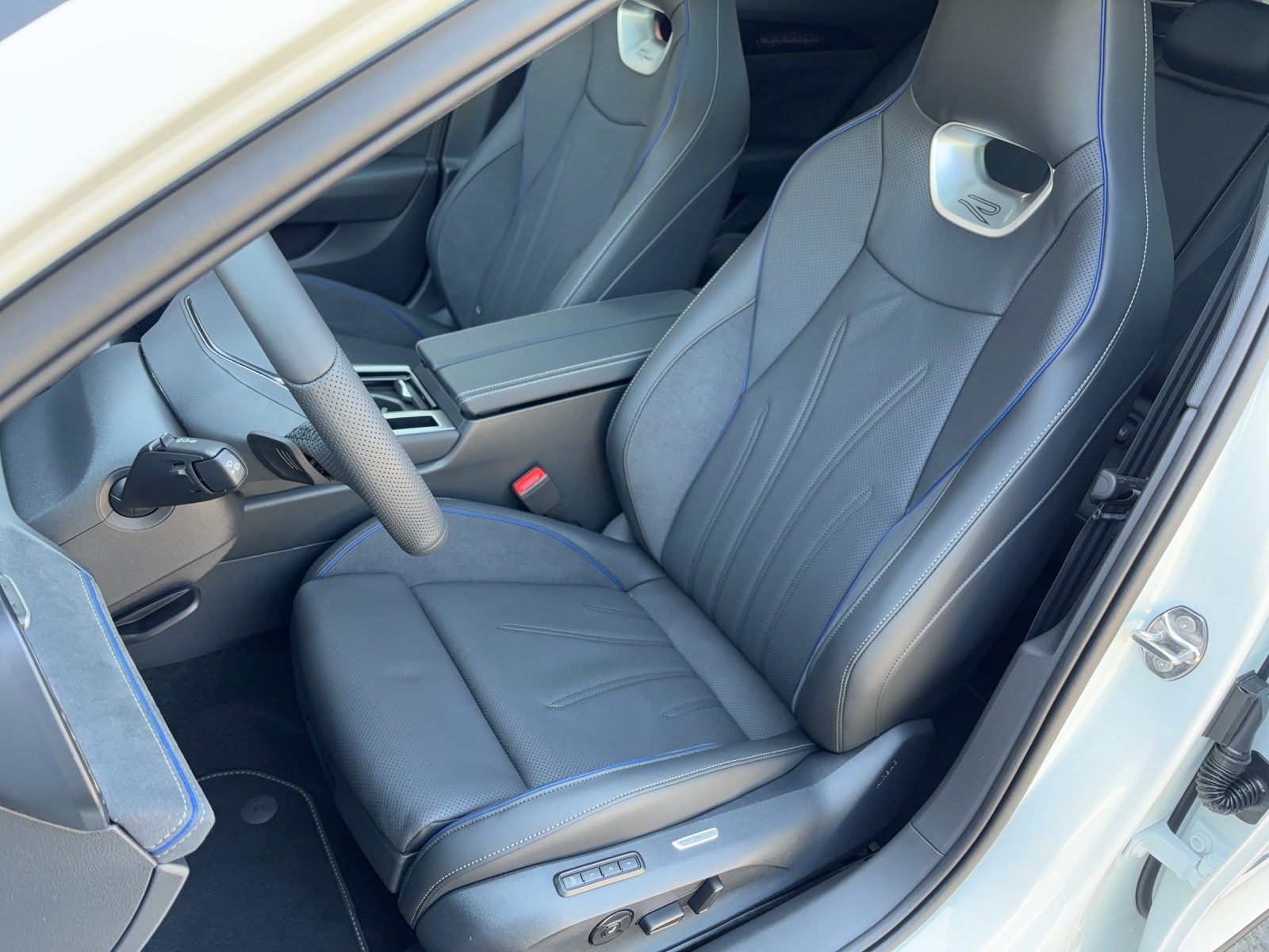 VW Passat Variant 1.5 TSI evo2 Plug-In- Hybrid R-Line DSG-image-12