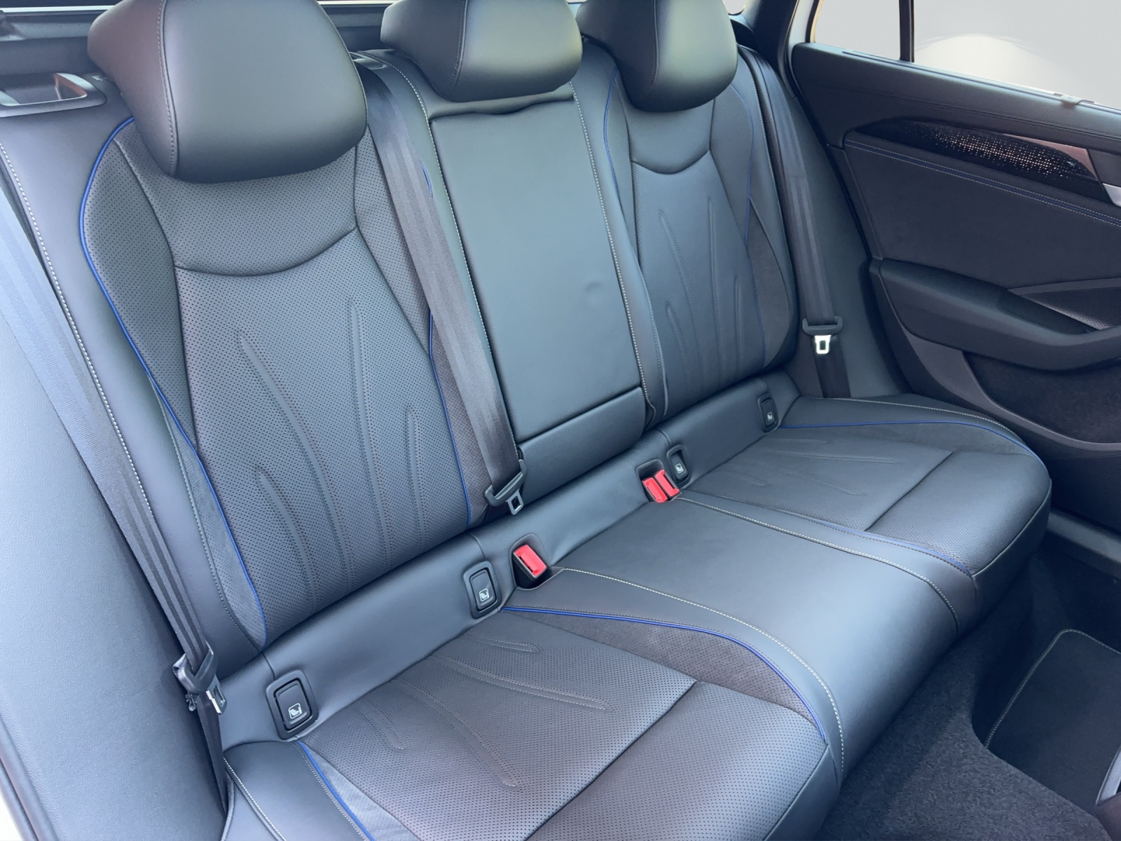 VW Passat Variant 1.5 TSI evo2 Plug-In- Hybrid R-Line DSG-image-8