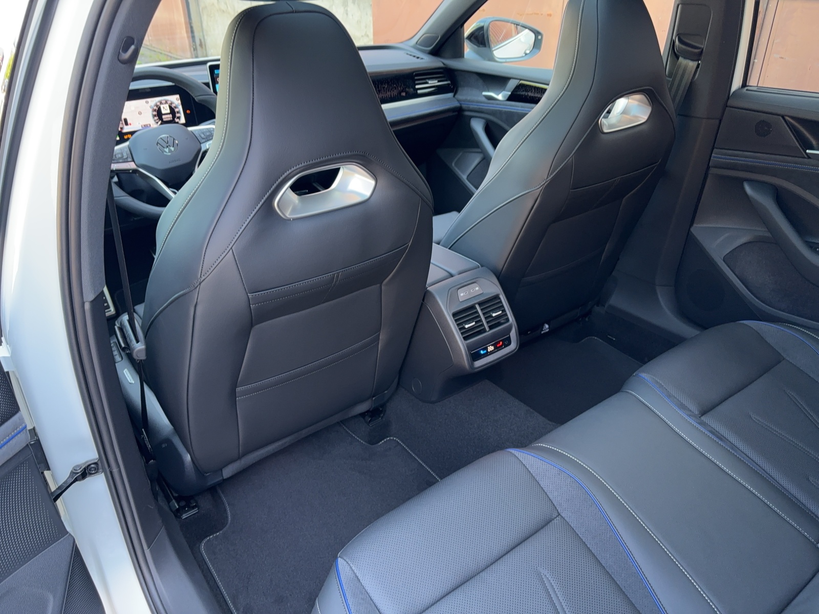 VW Passat Variant 1.5 TSI evo2 Plug-In- Hybrid R-Line DSG-image-13