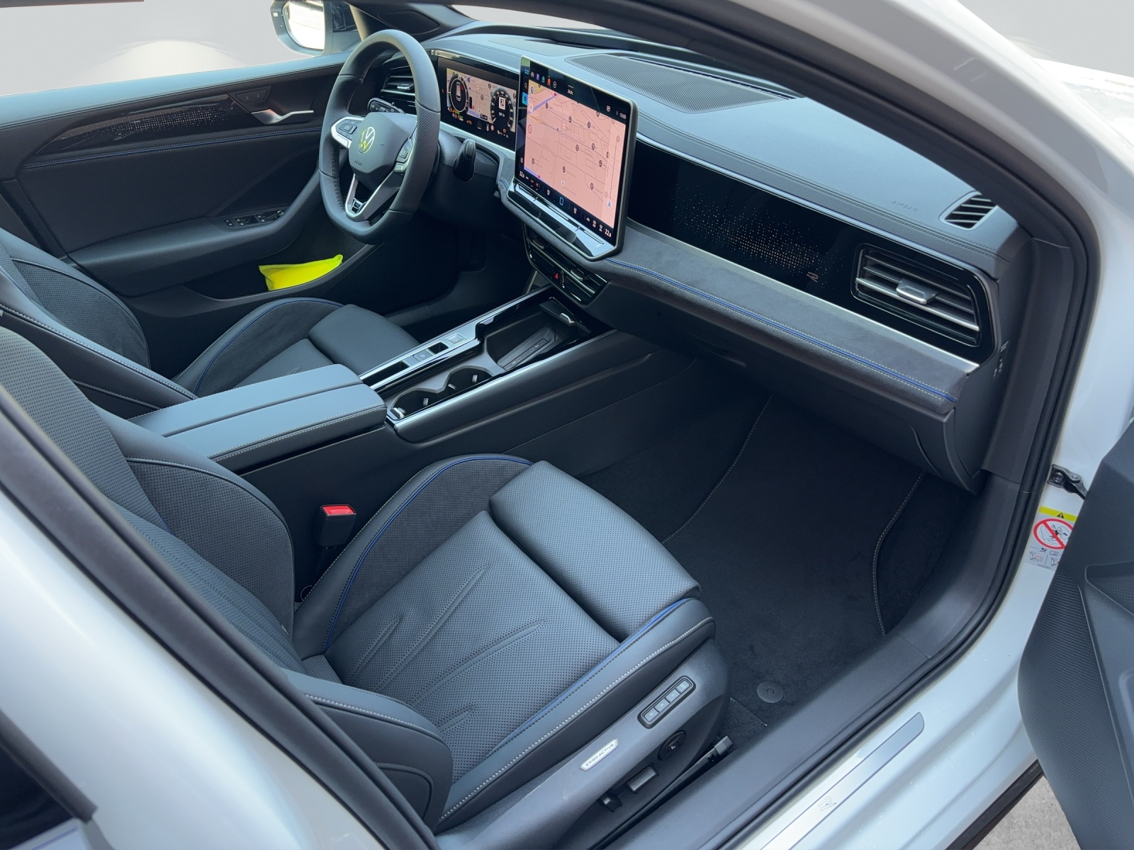 VW Passat Variant 1.5 TSI evo2 Plug-In- Hybrid R-Line DSG-image-7