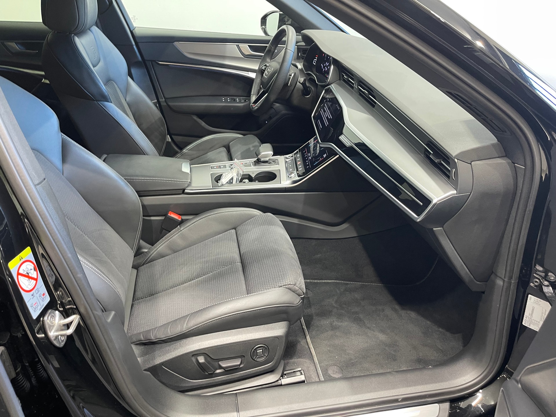AUDI A6 45 TFSI Sport quattro S-tronic* S-LINE*-image-24