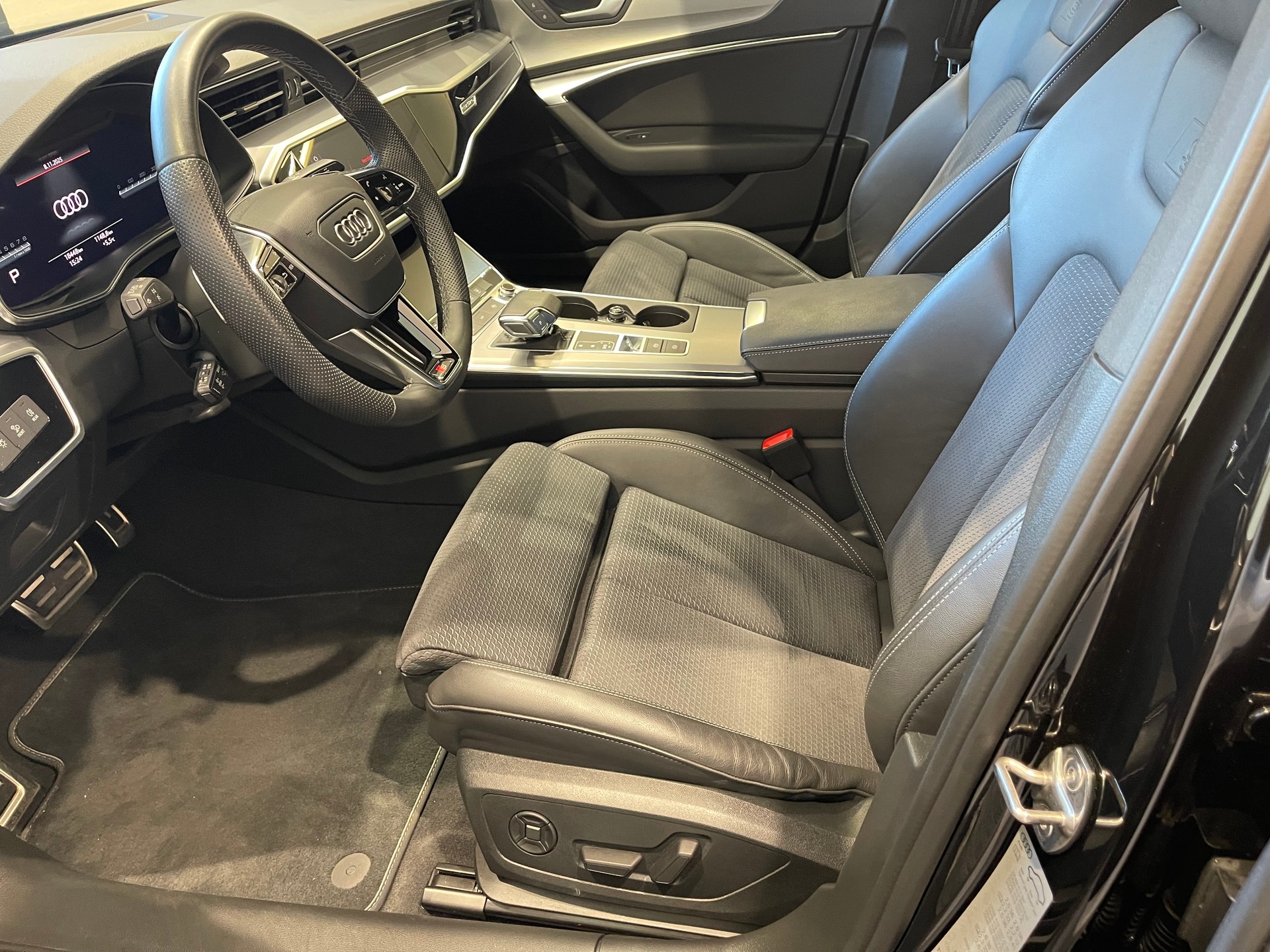 AUDI A6 45 TFSI Sport quattro S-tronic* S-LINE*-image-6