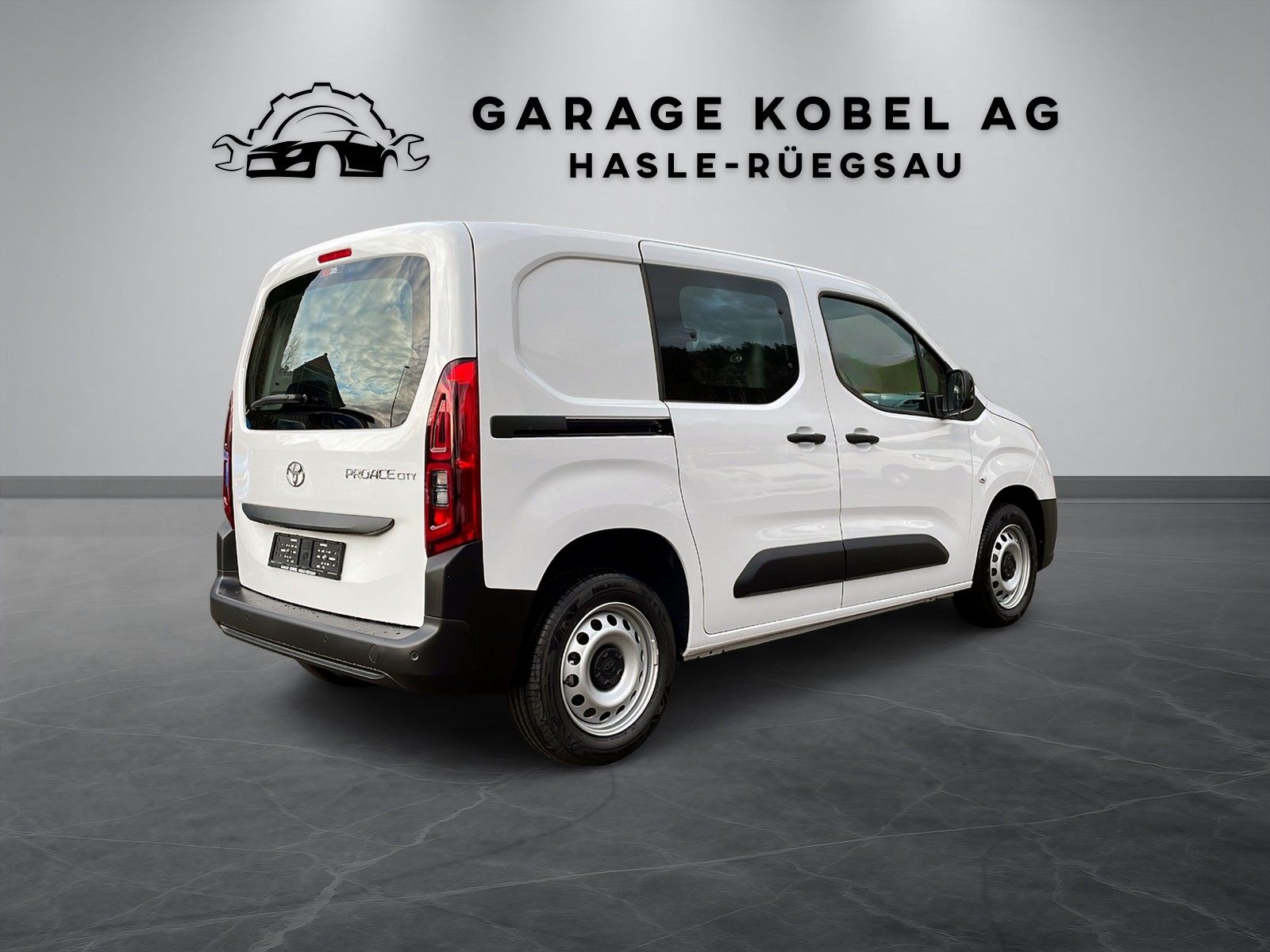 TOYOTA Proace City Van 1.2 Active Medium-image-2