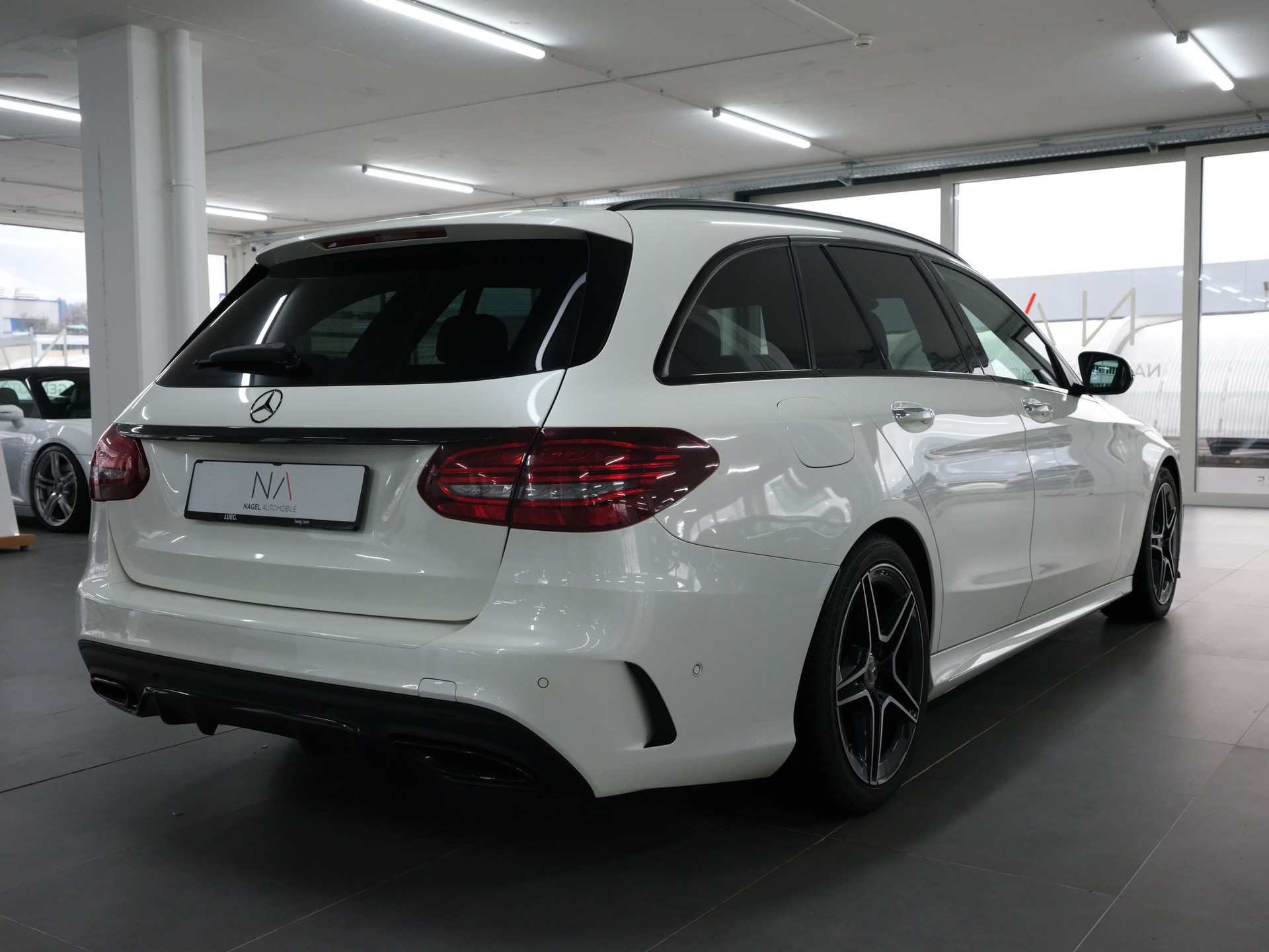 MERCEDES-BENZ C 200 Swiss Star AMG Line 4M 9G-Tronic-showroom-element-2