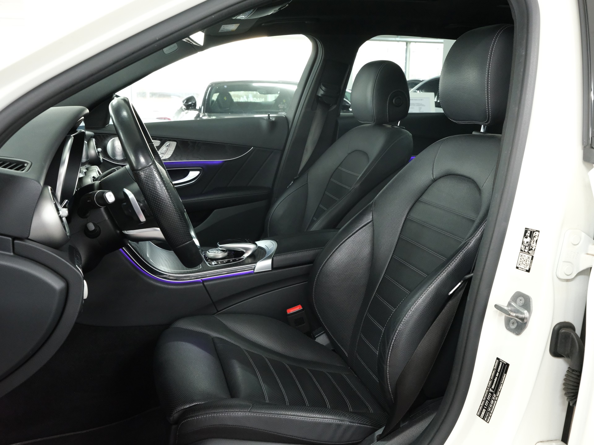 MERCEDES-BENZ C 200 Swiss Star AMG Line 4M 9G-Tronic-image-9
