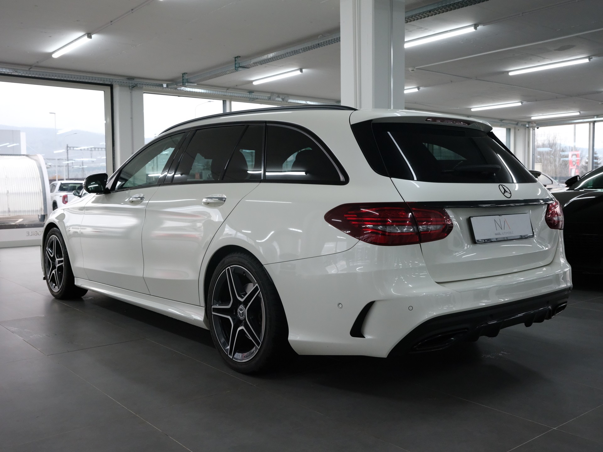 MERCEDES-BENZ C 200 Swiss Star AMG Line 4M 9G-Tronic-image-4