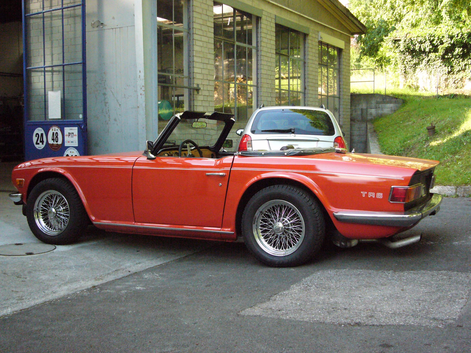 TRIUMPH TR6-image-1