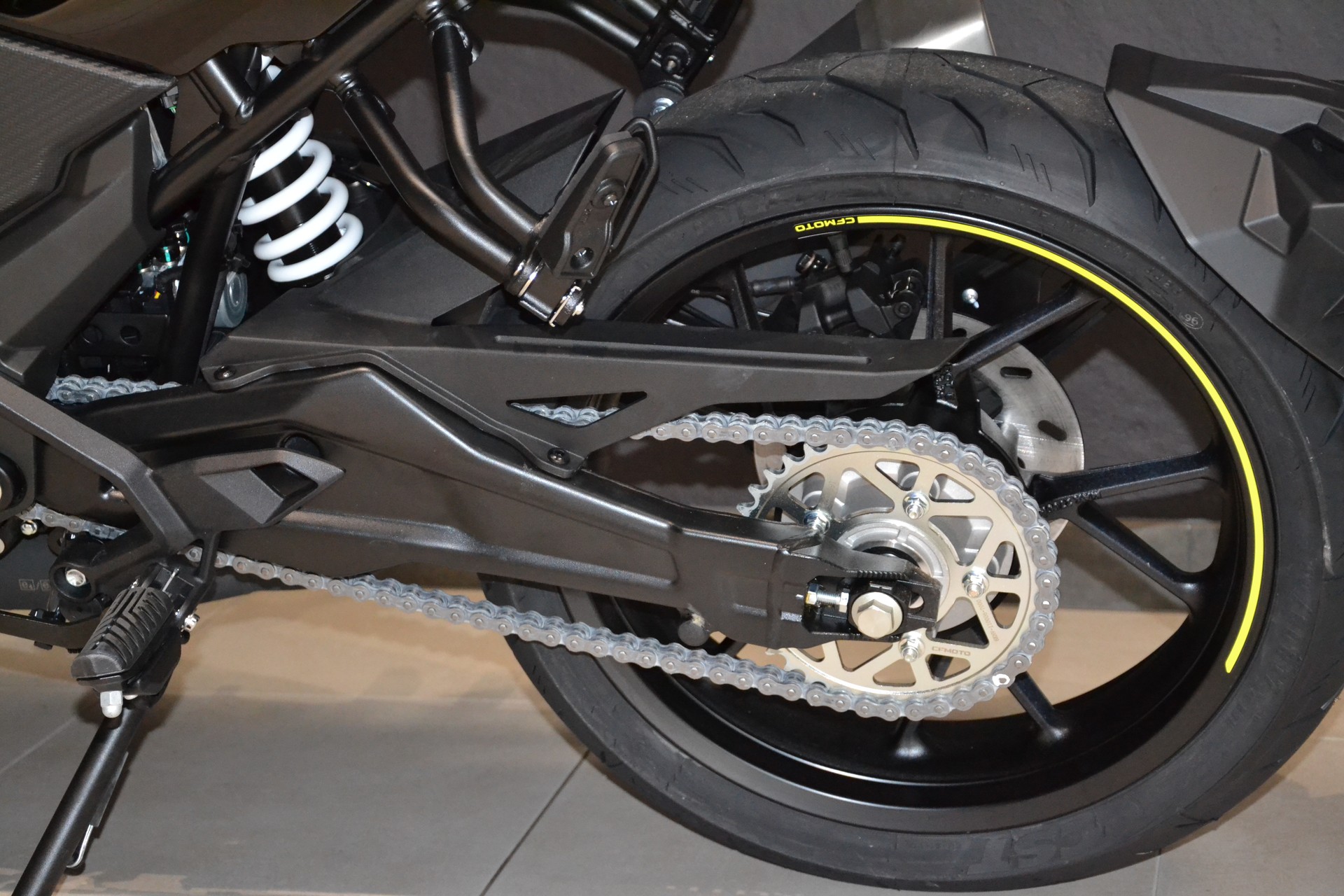 CF MOTO 300 NK-image-8