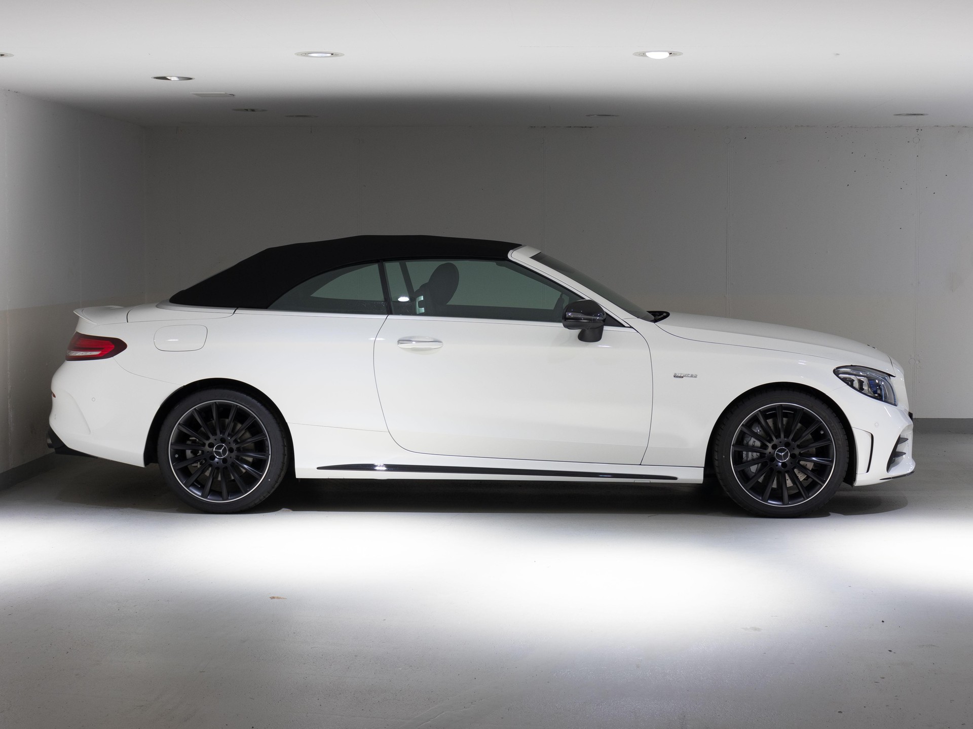 MERCEDES-BENZ C 43 AMG 4MATIC Cabriolet-image-2