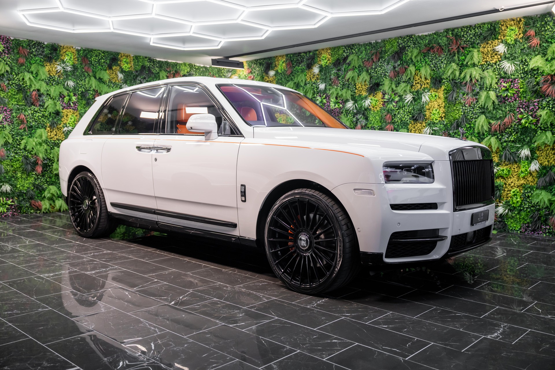 ROLLS-ROYCE Cullinan 6.7 V12 Black Badge-image-0