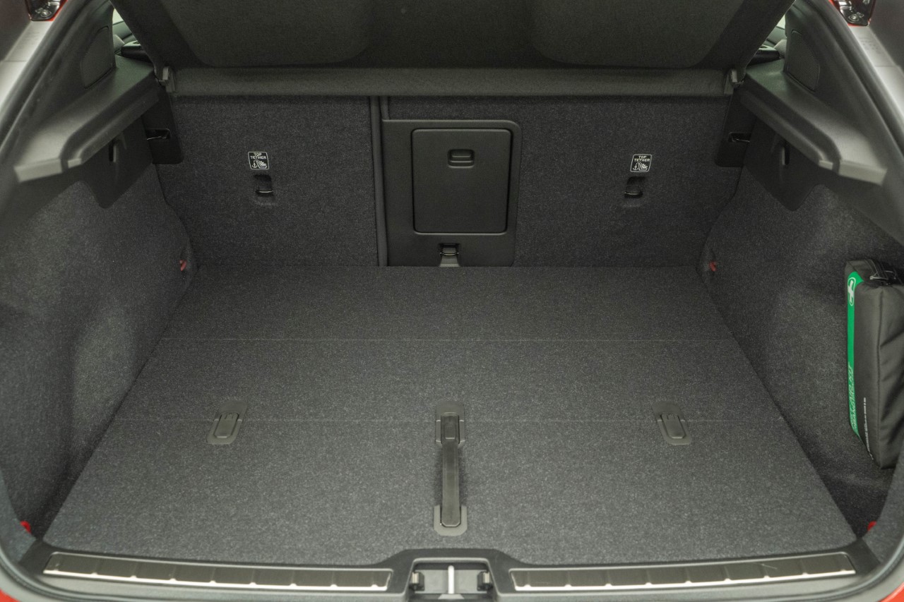 VOLVO C40 P8 Twin Recharge Ultimate AWD-image-4