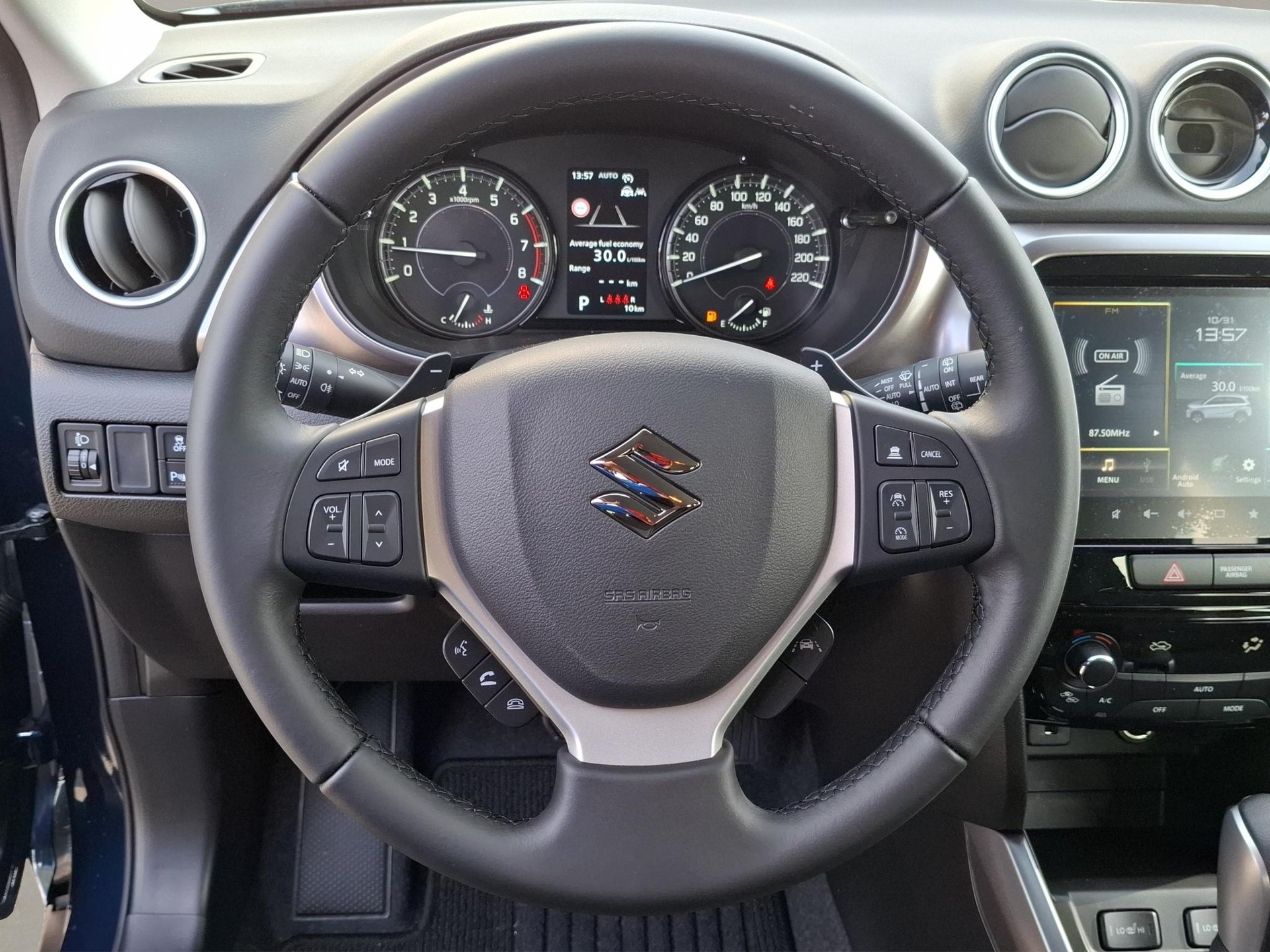 SUZUKI Vitara 1.4 T Compact+ Hybrid 4x4-image-6