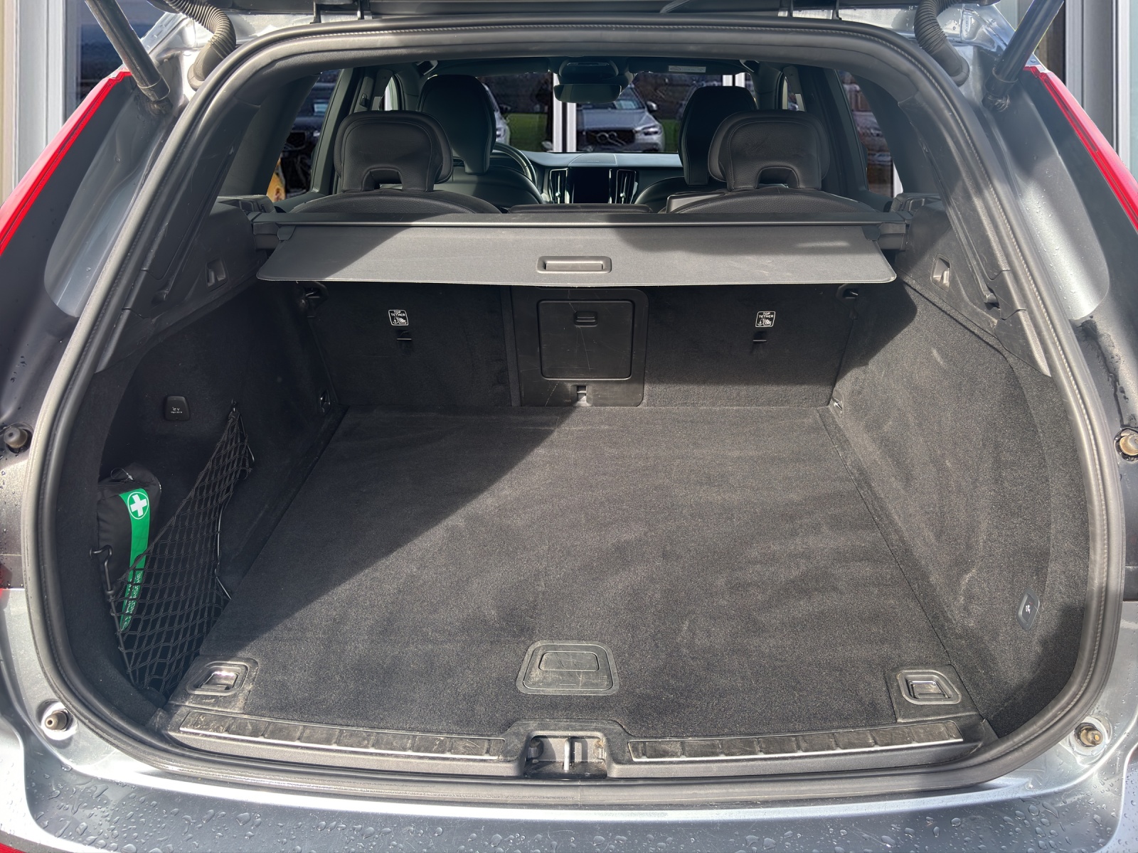 VOLVO XC60 2.0 B5 MH R-Design AWD-image-6