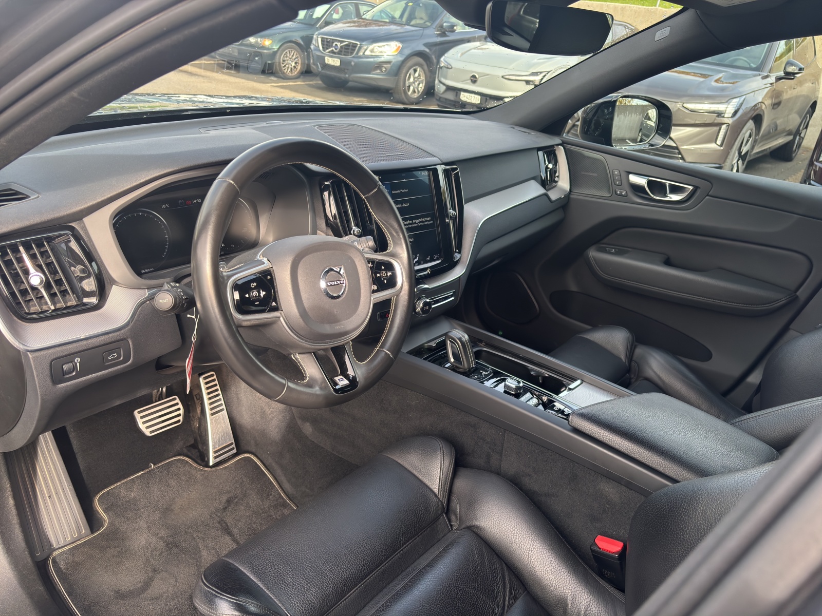 VOLVO XC60 2.0 B5 MH R-Design AWD-image-9