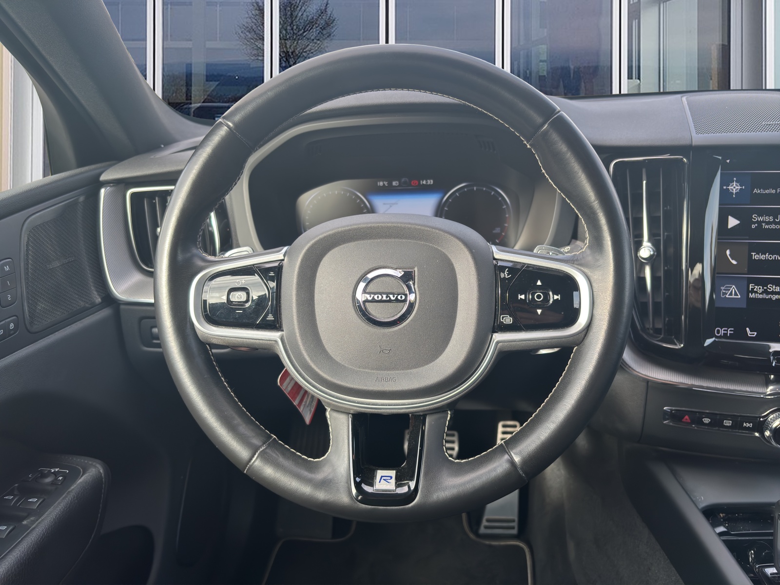 VOLVO XC60 2.0 B5 MH R-Design AWD-image-11