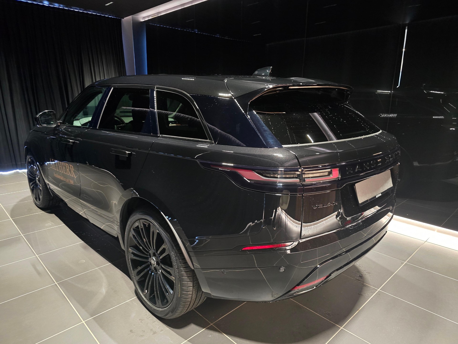 LAND ROVER Range Rover Velar 3.0 D I6 300 Autobiography-showroom-element-2