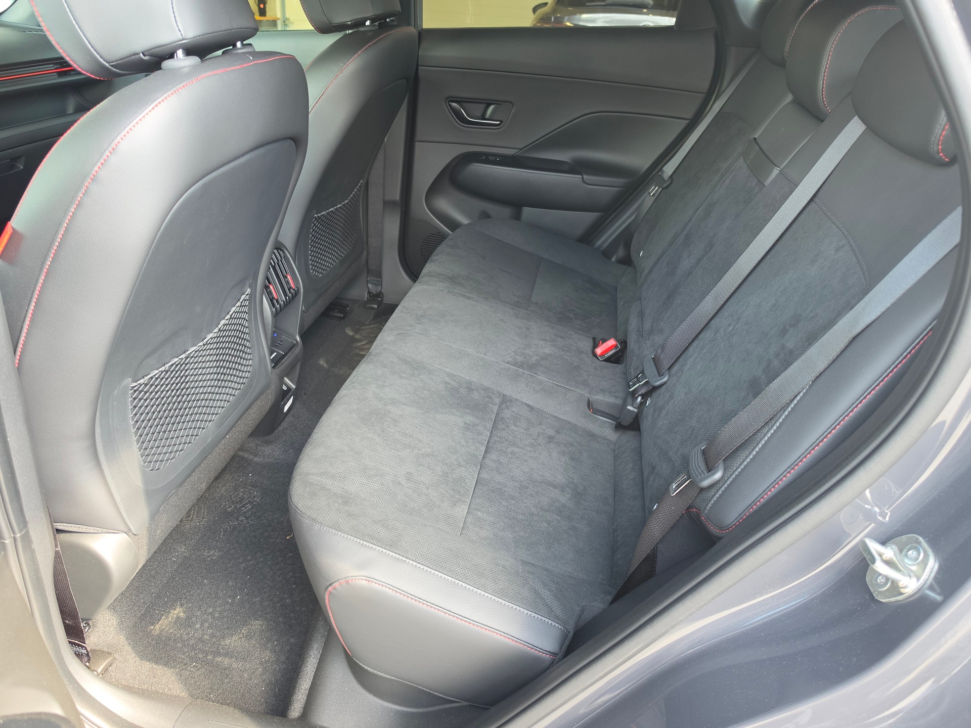 HYUNDAI Kona EV 65.4 kWh N Line-image-9