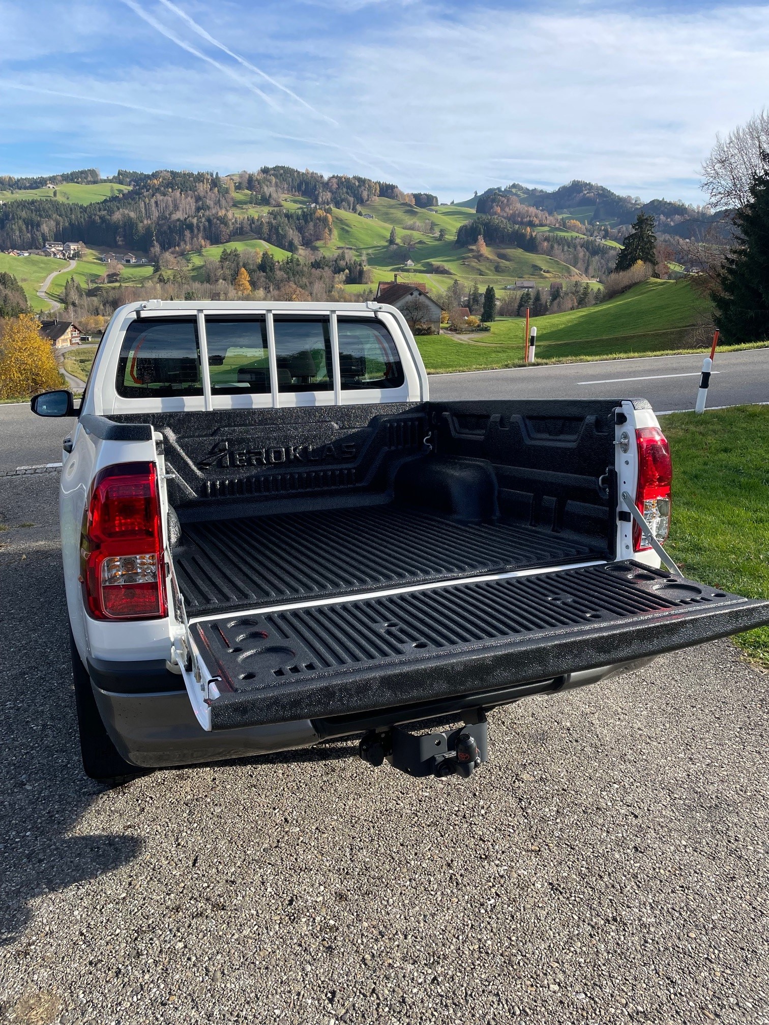 TOYOTA Hilux 2.4D-4D Style Double Cab 4x4-image-4