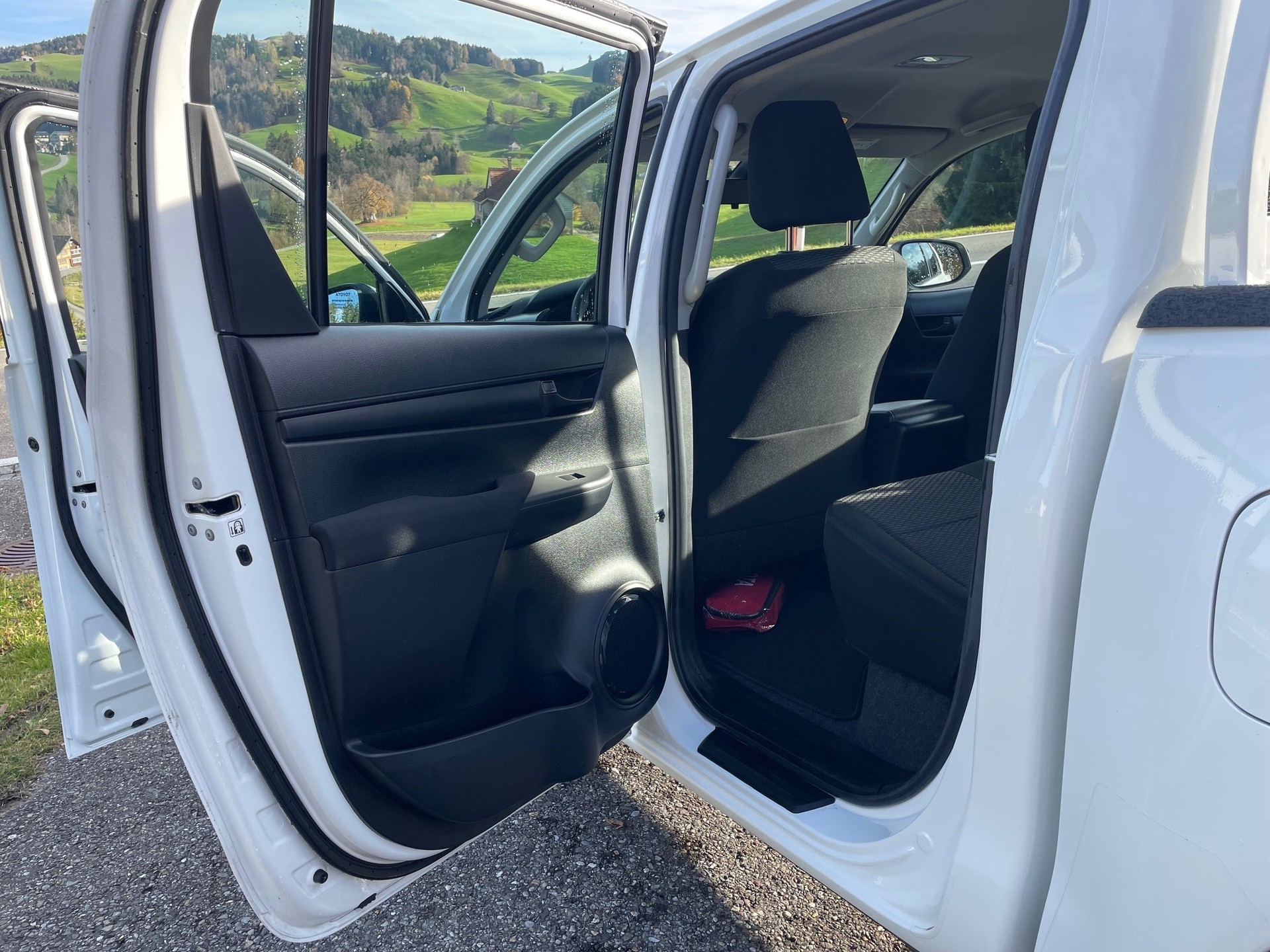 TOYOTA Hilux 2.4D-4D Style Double Cab 4x4-image-7