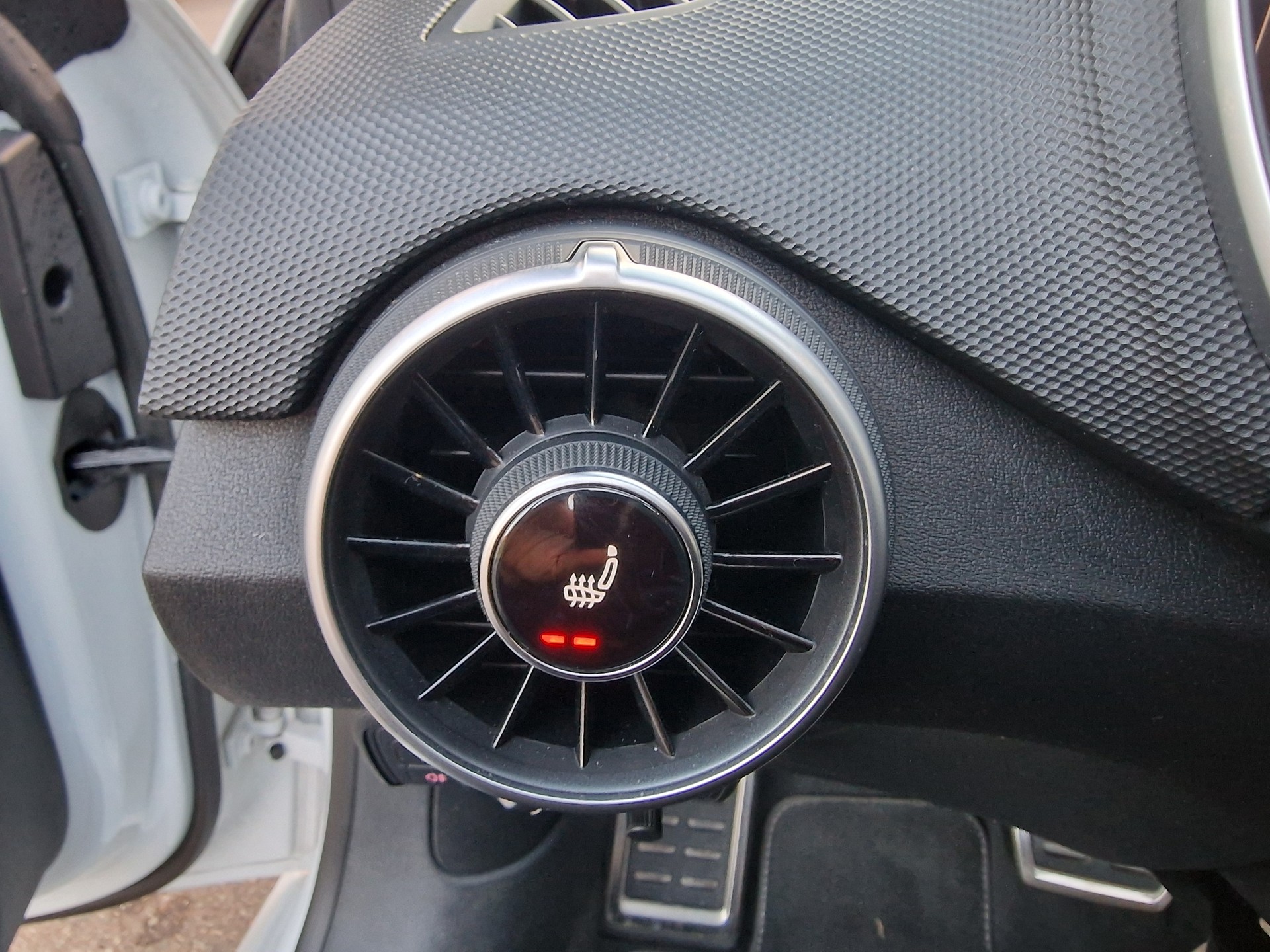 AUDI TT RS Roadster 2.5 TFSI Quattro-image-25