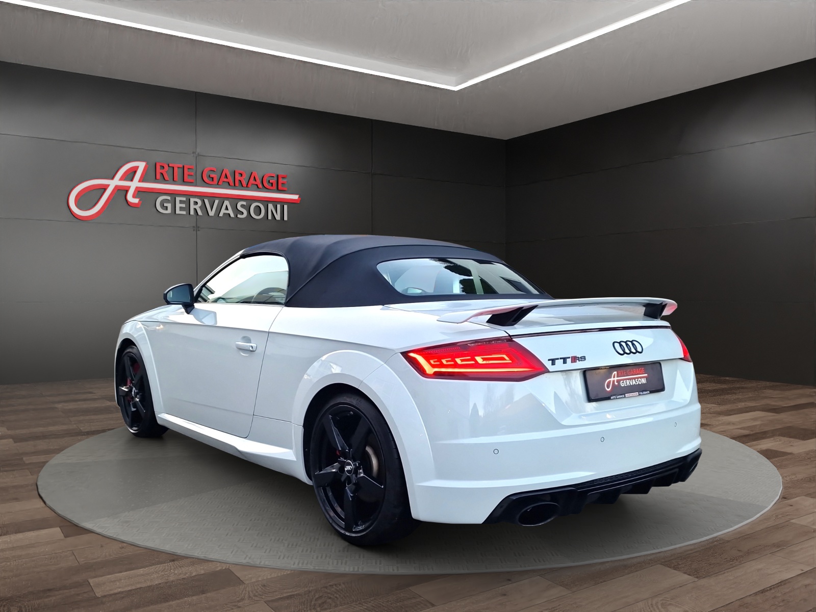 AUDI TT RS Roadster 2.5 TFSI Quattro-image-6