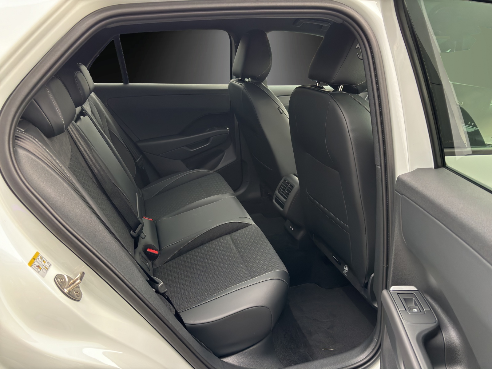 VW T-Roc 1.5 eTSI mHEV R-Line DSG-image-7