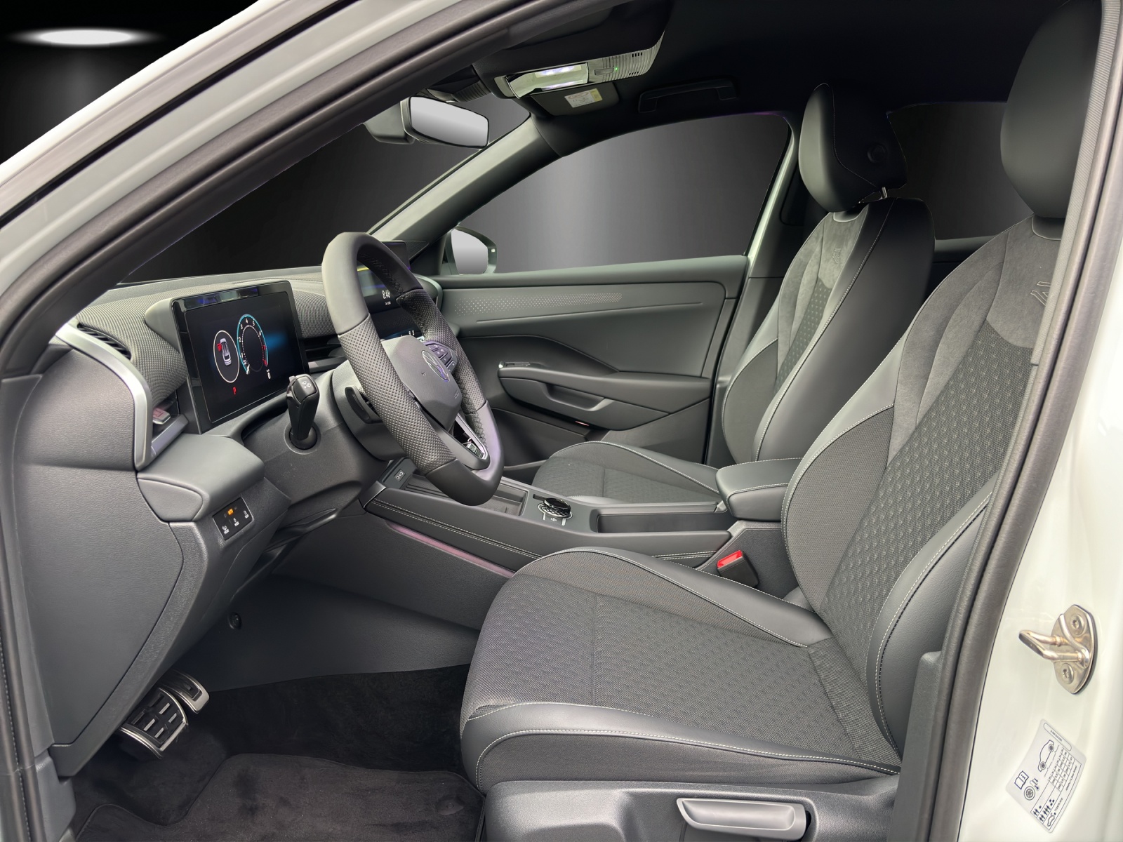 VW T-Roc 1.5 eTSI mHEV R-Line DSG-image-9