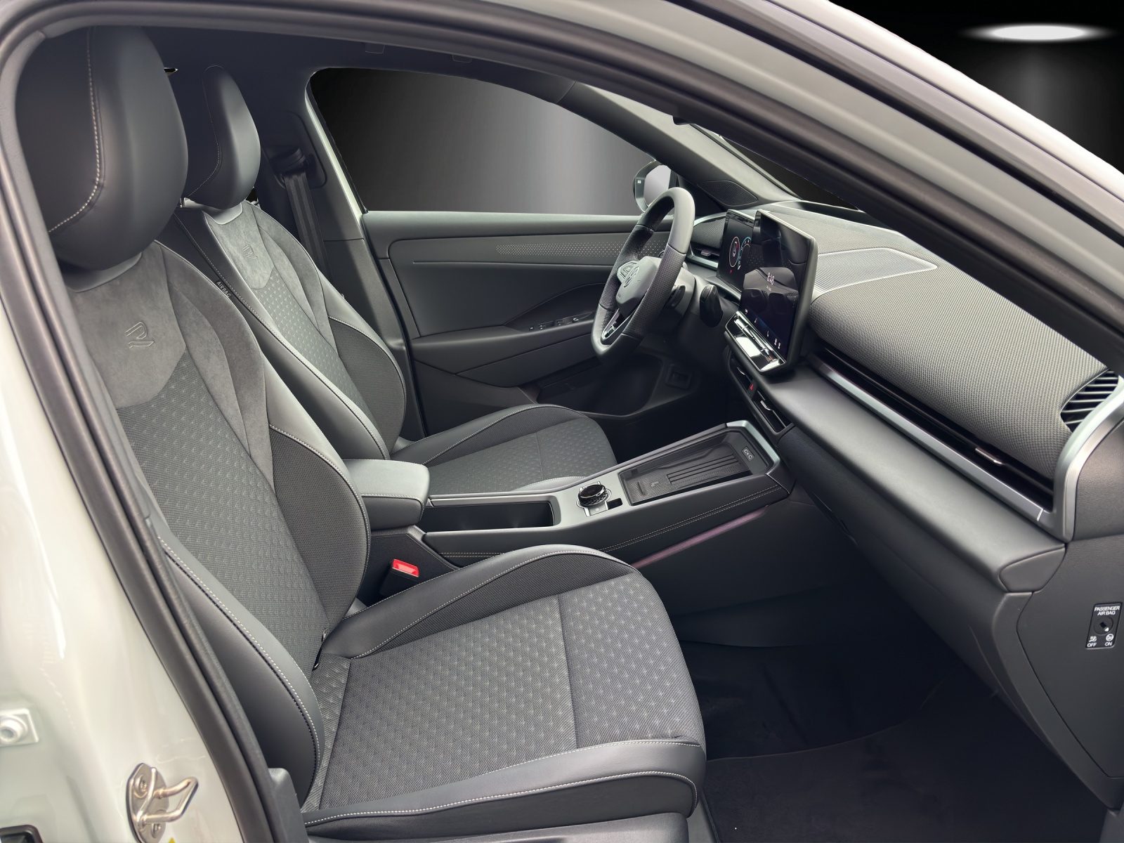VW T-Roc 1.5 eTSI mHEV R-Line DSG-image-8